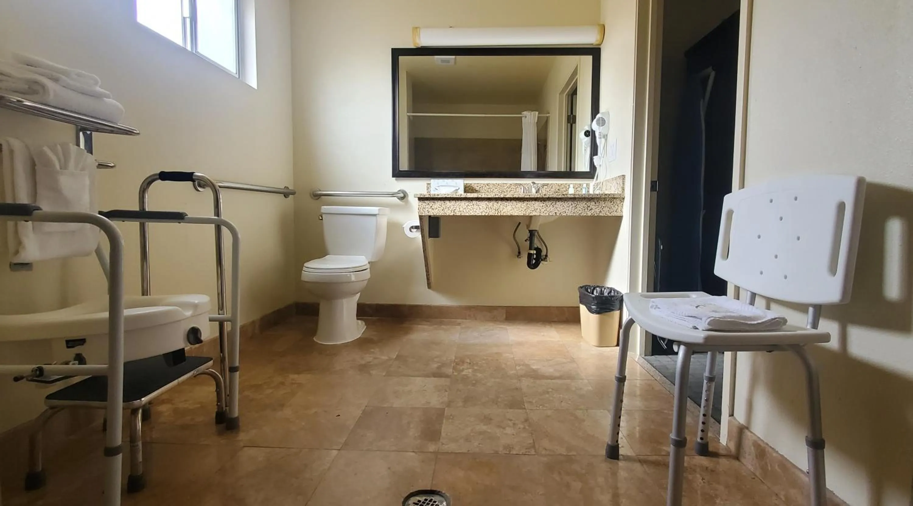 Facility for disabled guests in Quality Inn & Suites Anaheim at the Park