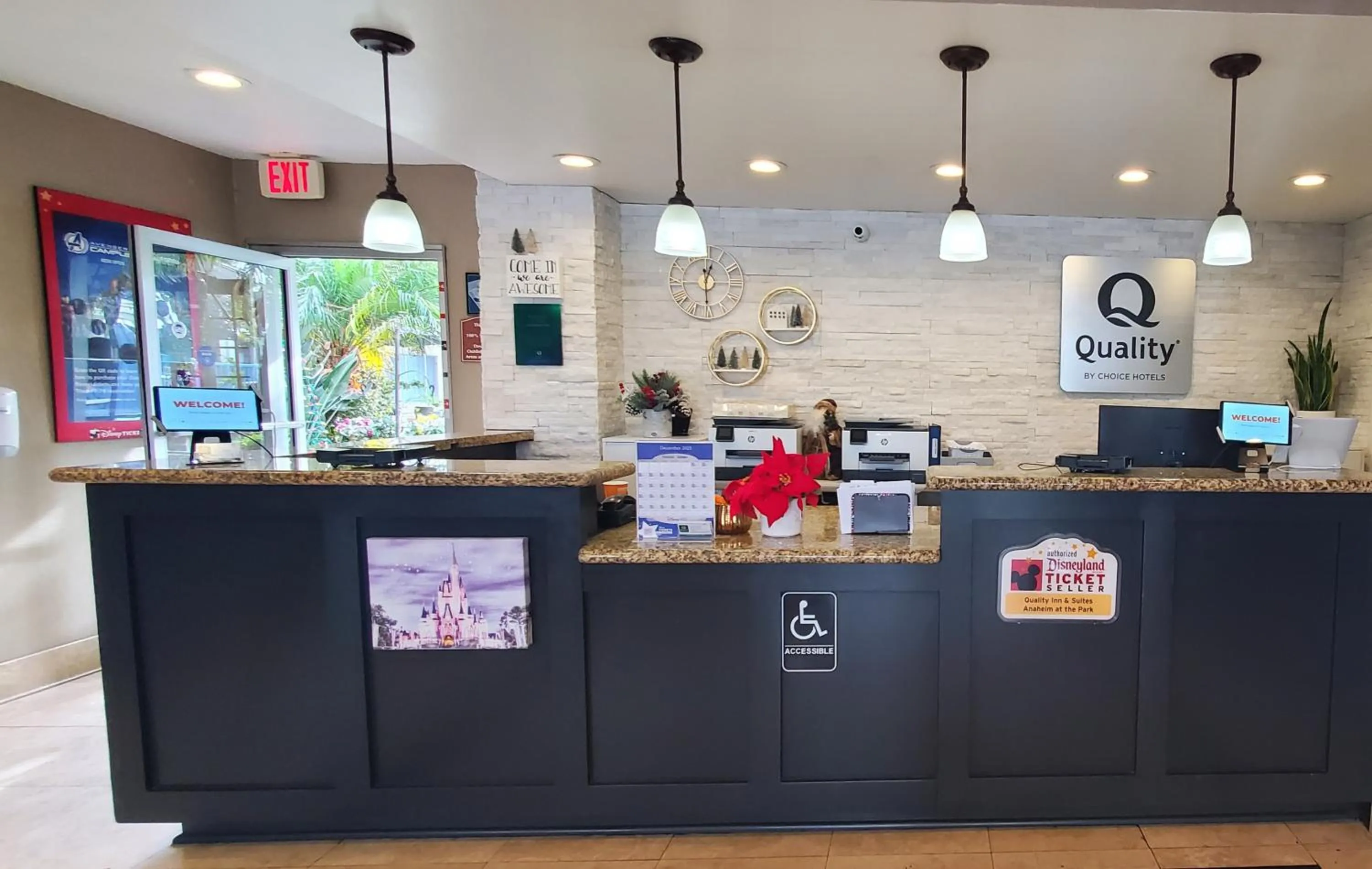 Lobby or reception in Quality Inn & Suites Anaheim at the Park