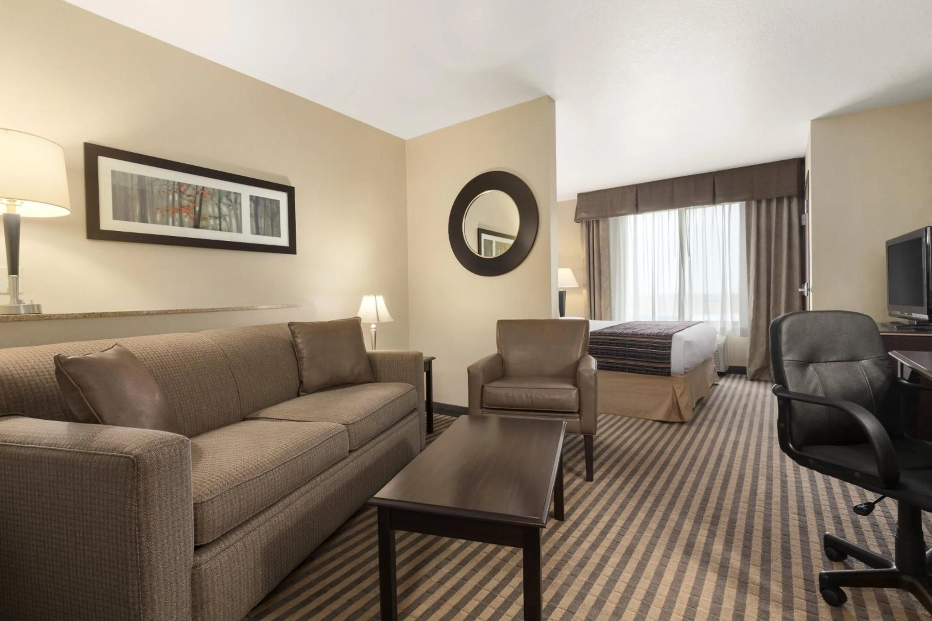 King Studio Suite - Non-Smoking in University Hotel Davis Area by IHG