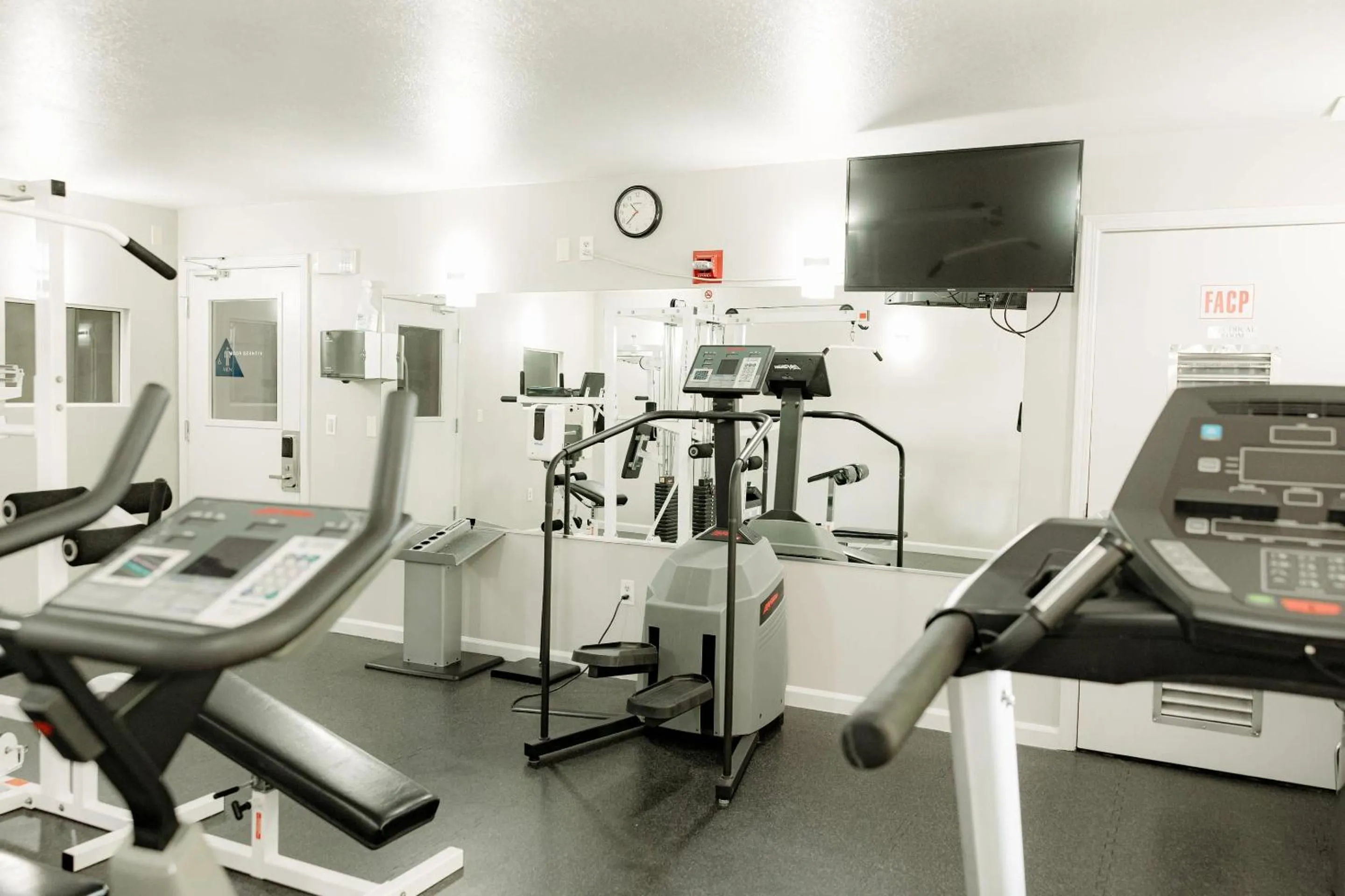 Fitness centre/facilities in Quality Inn & Suites Lathrop