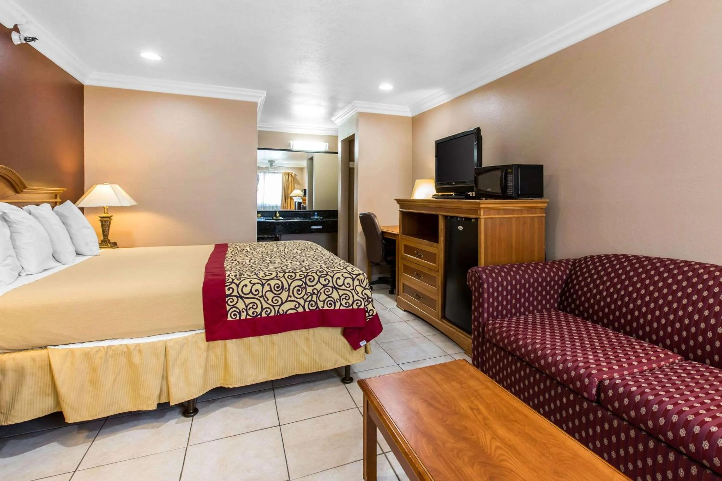 Photo of the whole room, Bed in Rodeway Inn Cypress - Buena Park