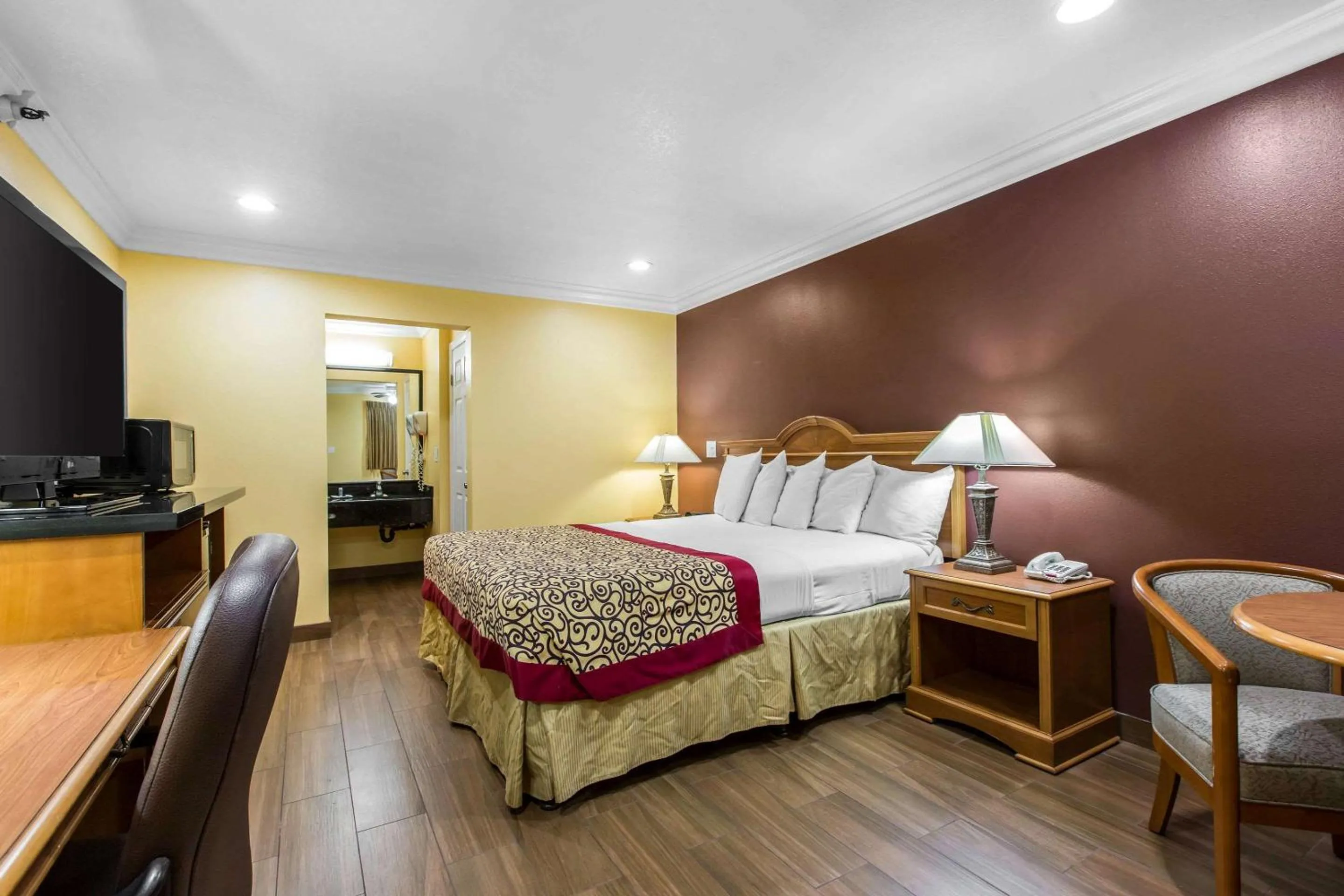 Photo of the whole room, Bed in Rodeway Inn Cypress - Buena Park