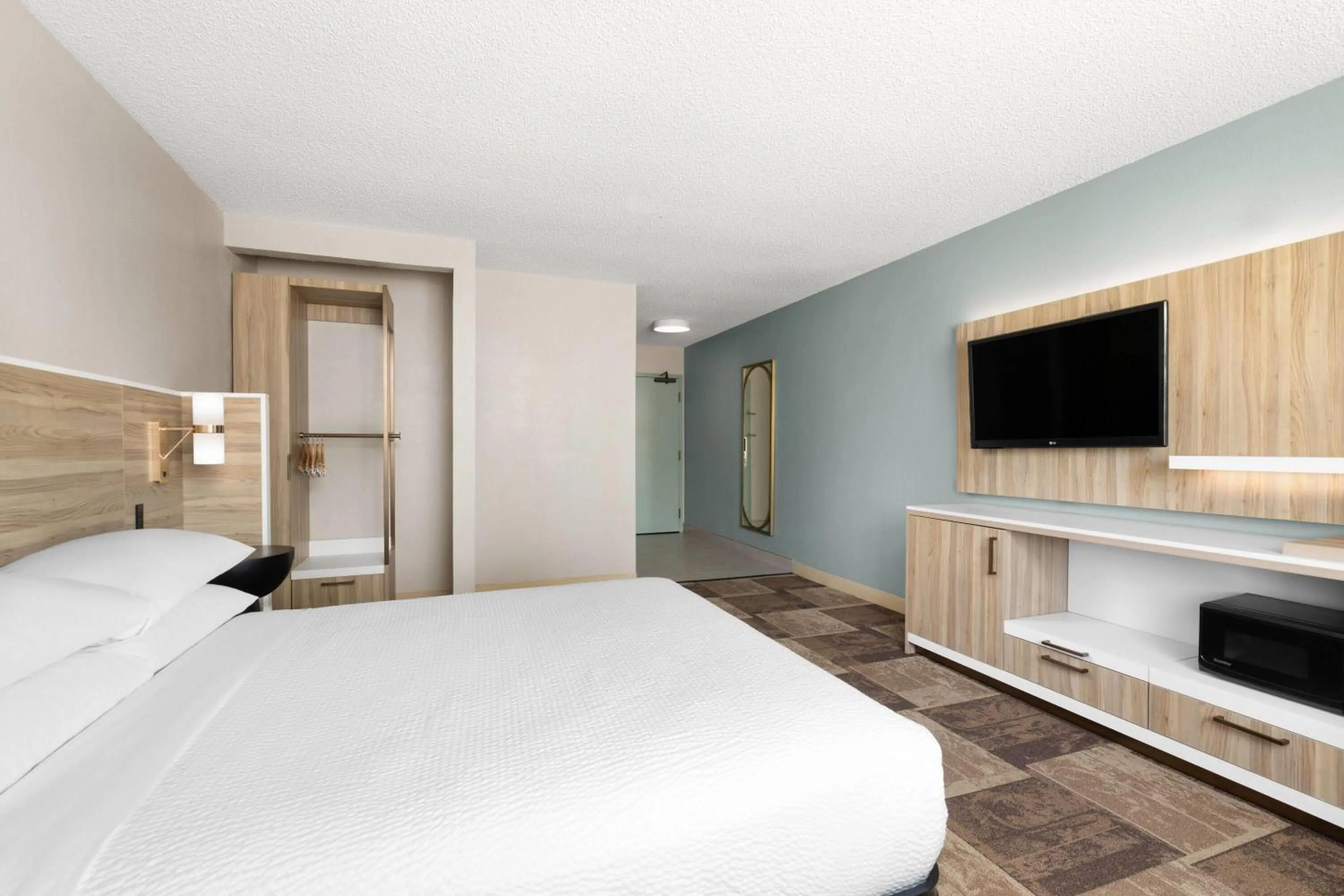 Photo of the whole room, Bed in Wyndham Garden Newark Fremont Silicon Valley