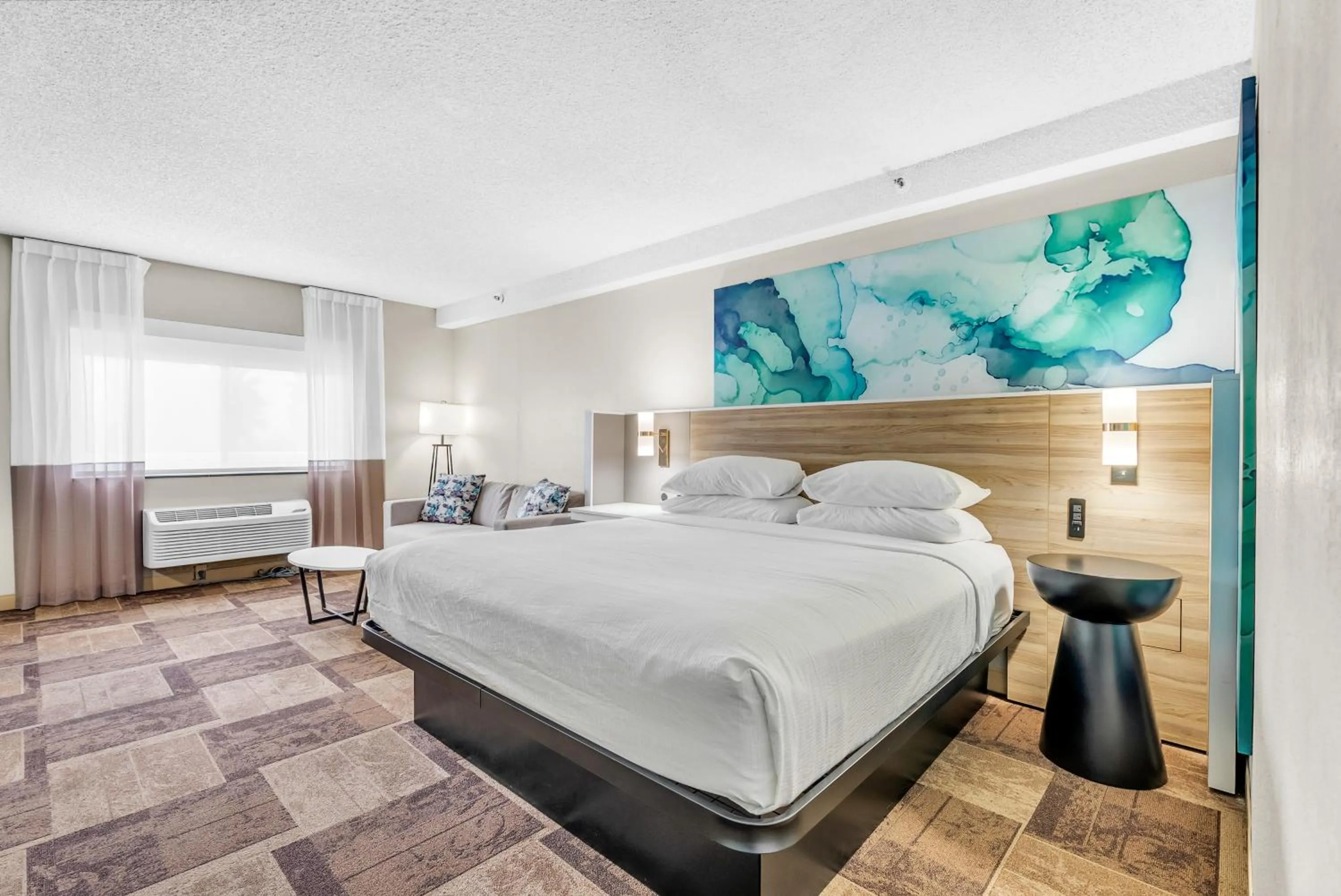 Photo of the whole room, Bed in Wyndham Garden Newark Fremont Silicon Valley