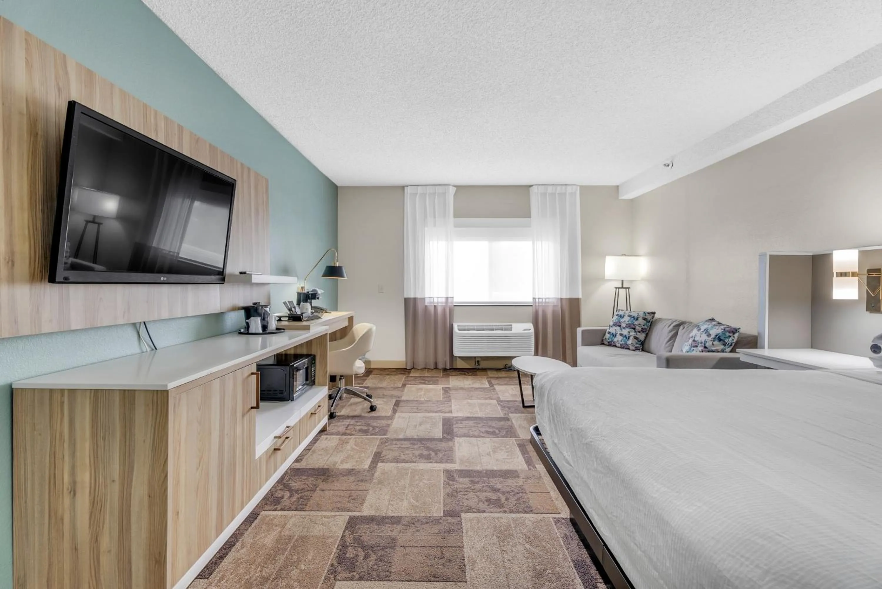 Photo of the whole room, Bed in Wyndham Garden Newark Fremont Silicon Valley