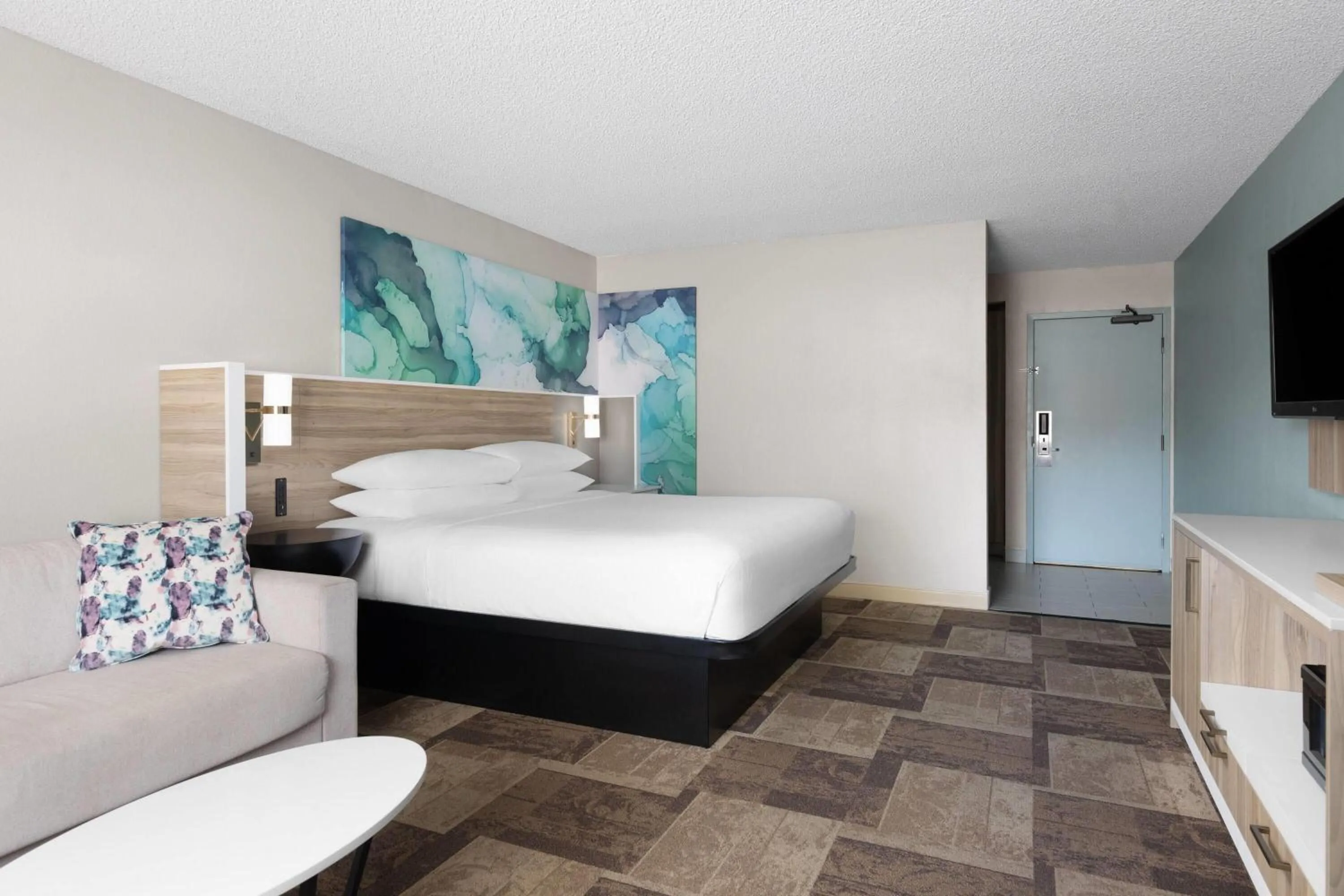Photo of the whole room, Bed in Wyndham Garden Newark Fremont Silicon Valley