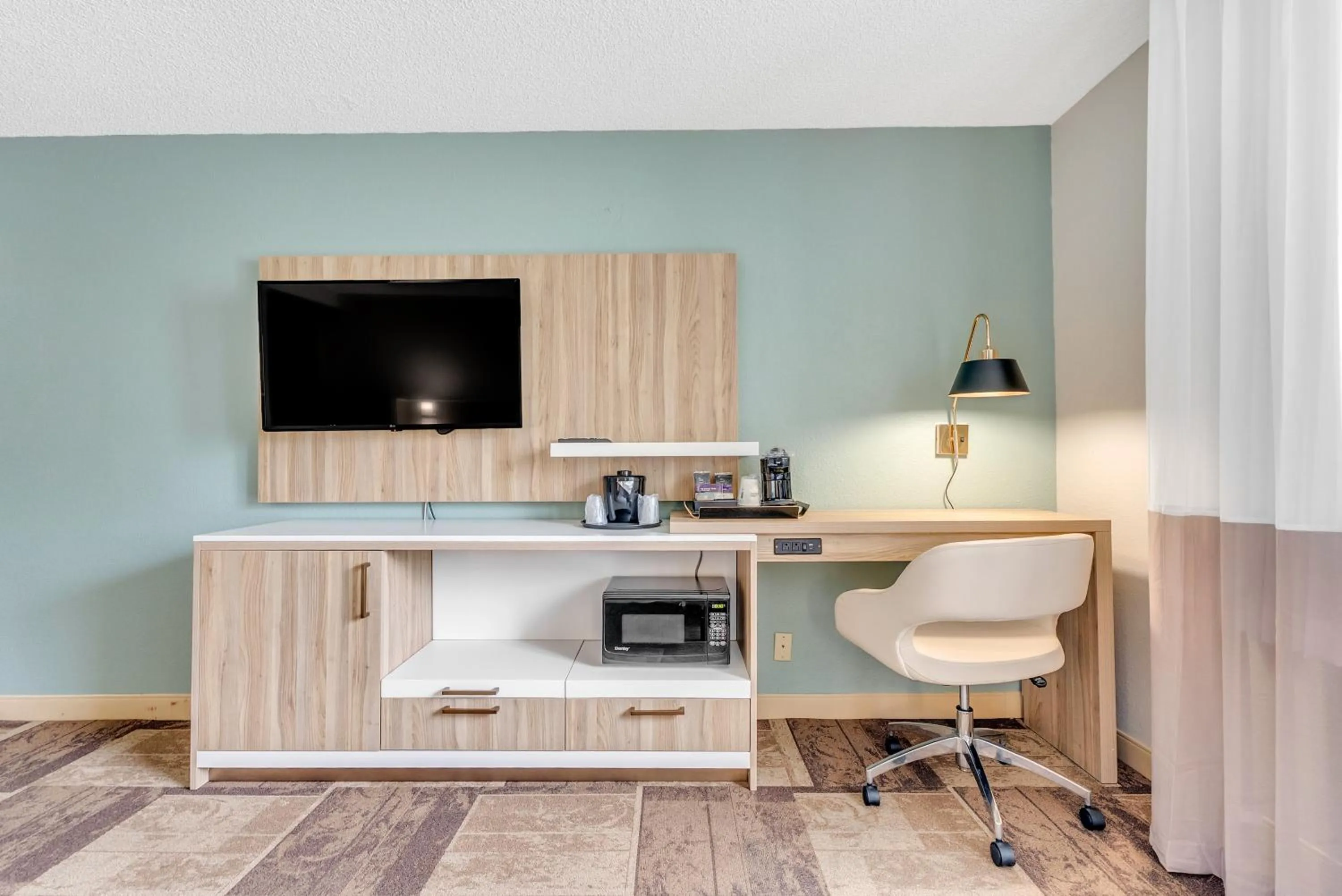 TV and multimedia in Wyndham Garden Newark Fremont Silicon Valley