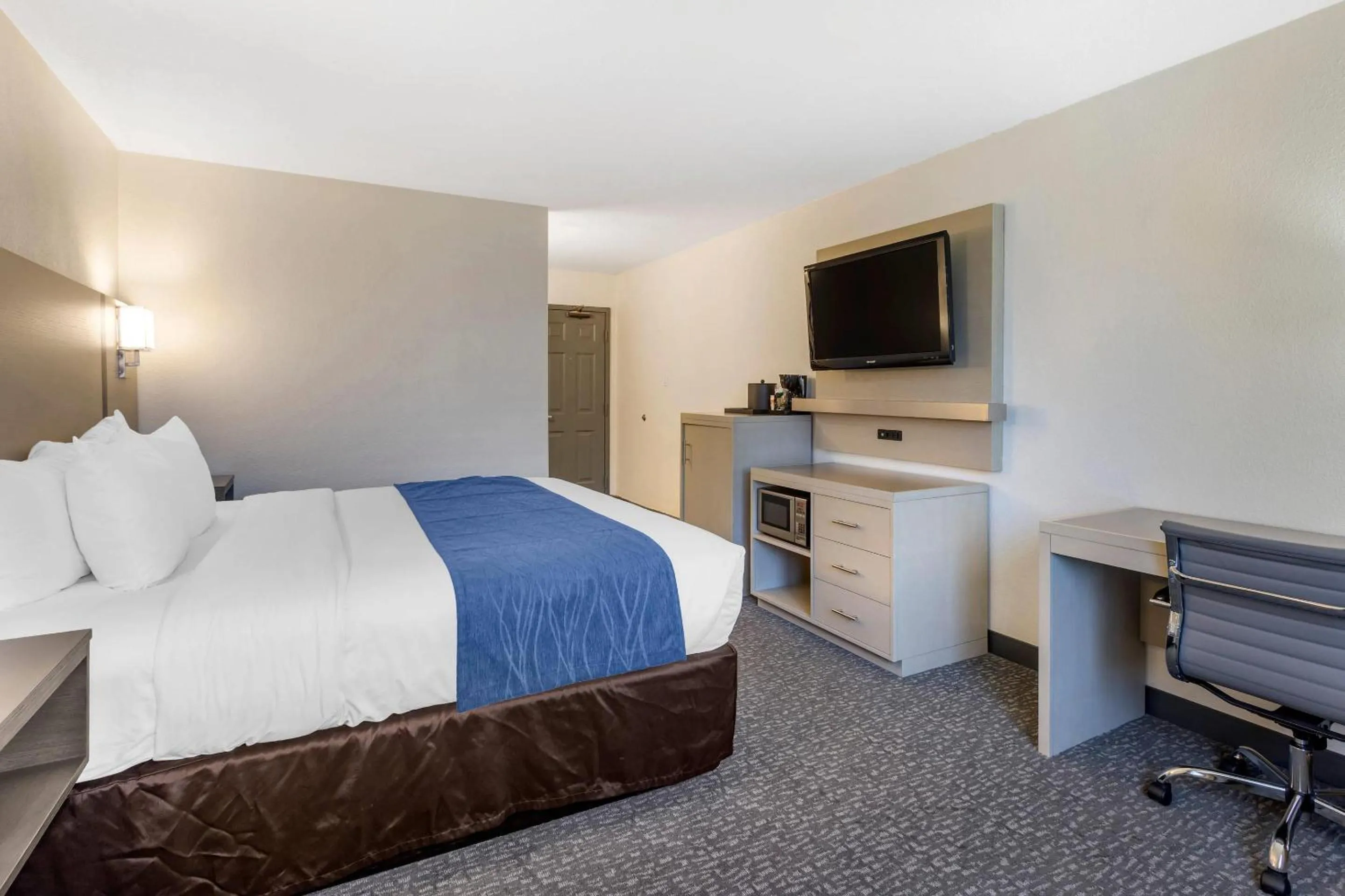 Bedroom, Bed in Comfort Inn San Diego Miramar