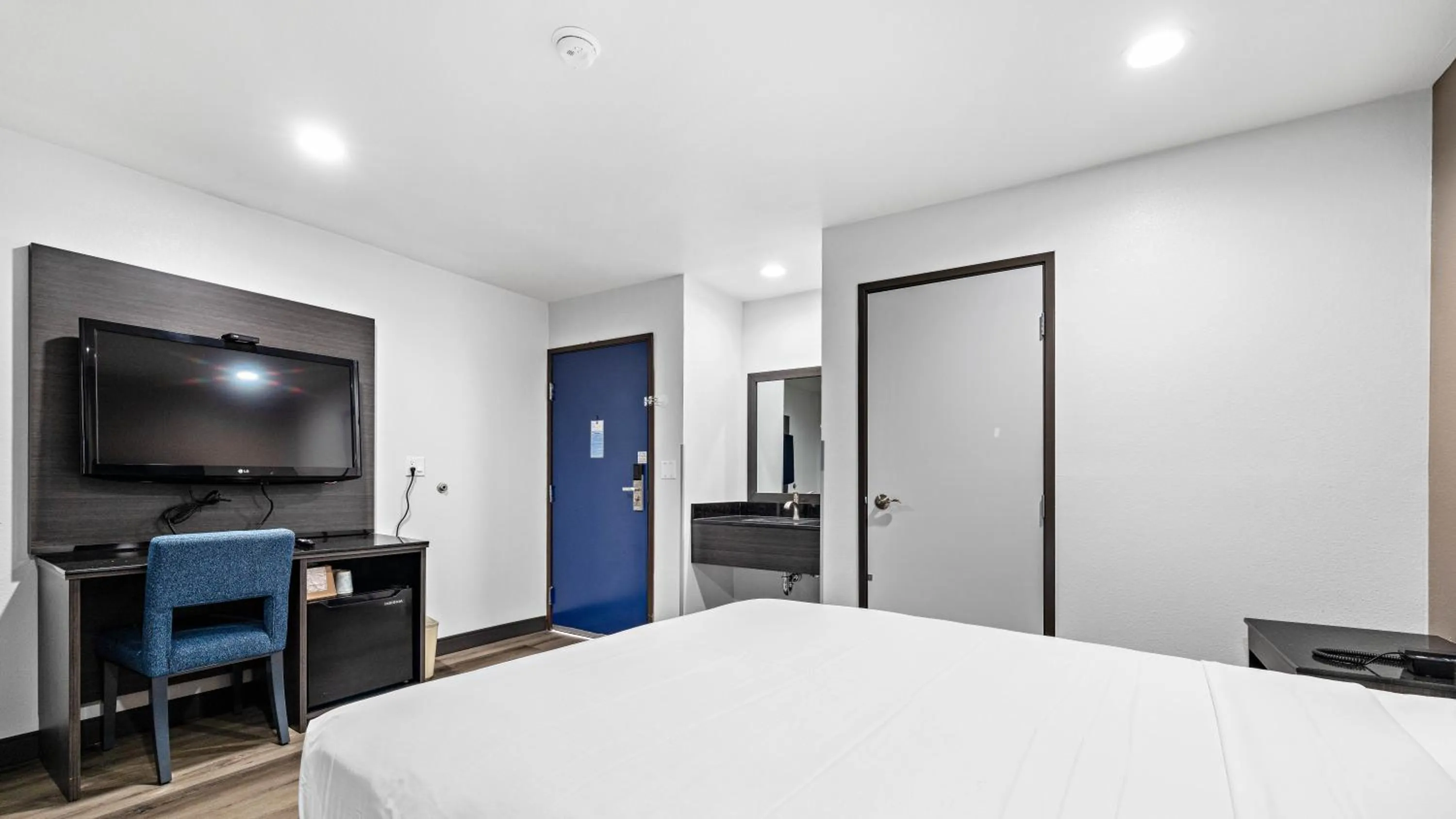 Bed in Oceanside, CA – Marina / Camp Pendleton