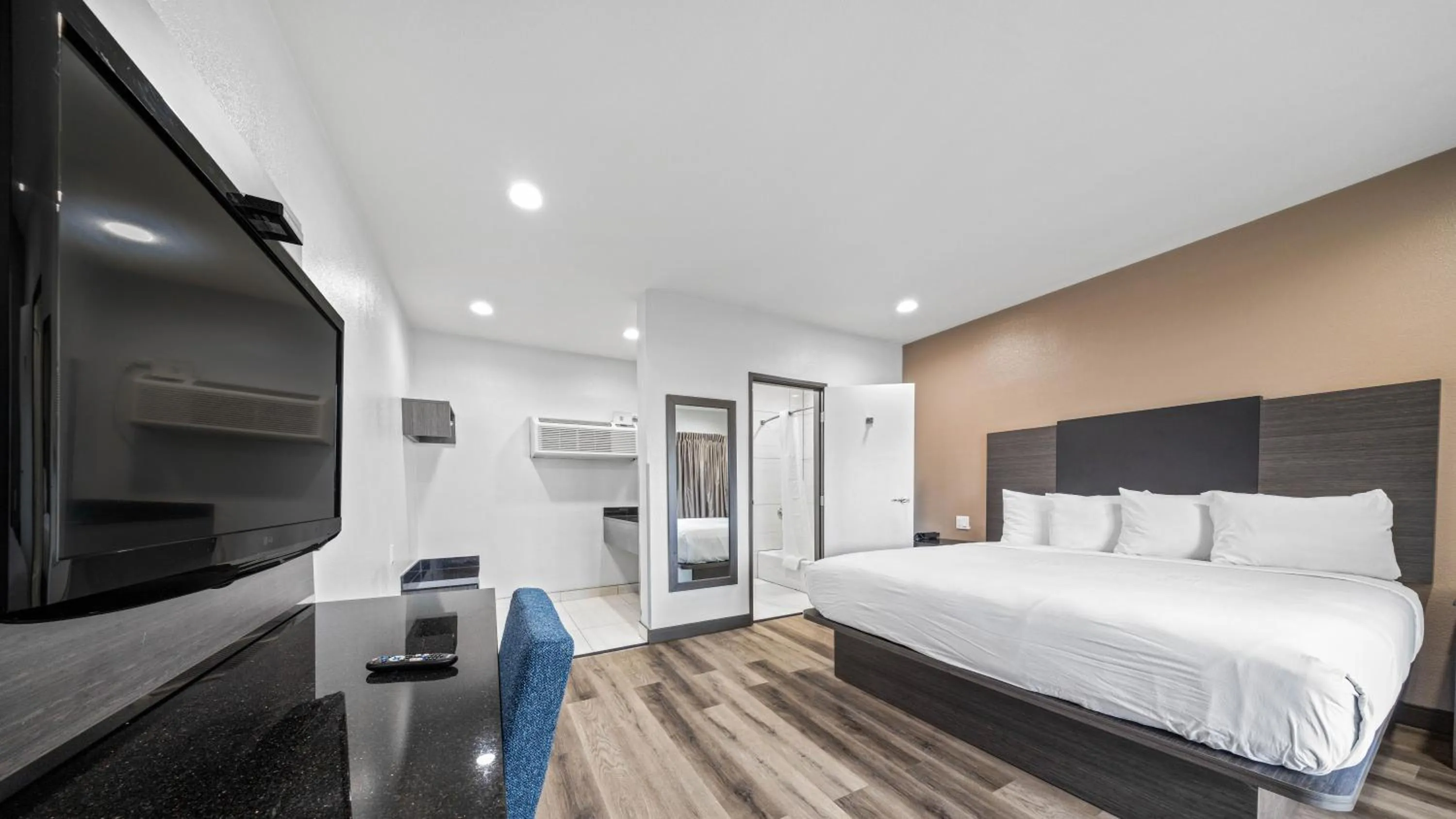 Bed in Oceanside, CA – Marina / Camp Pendleton