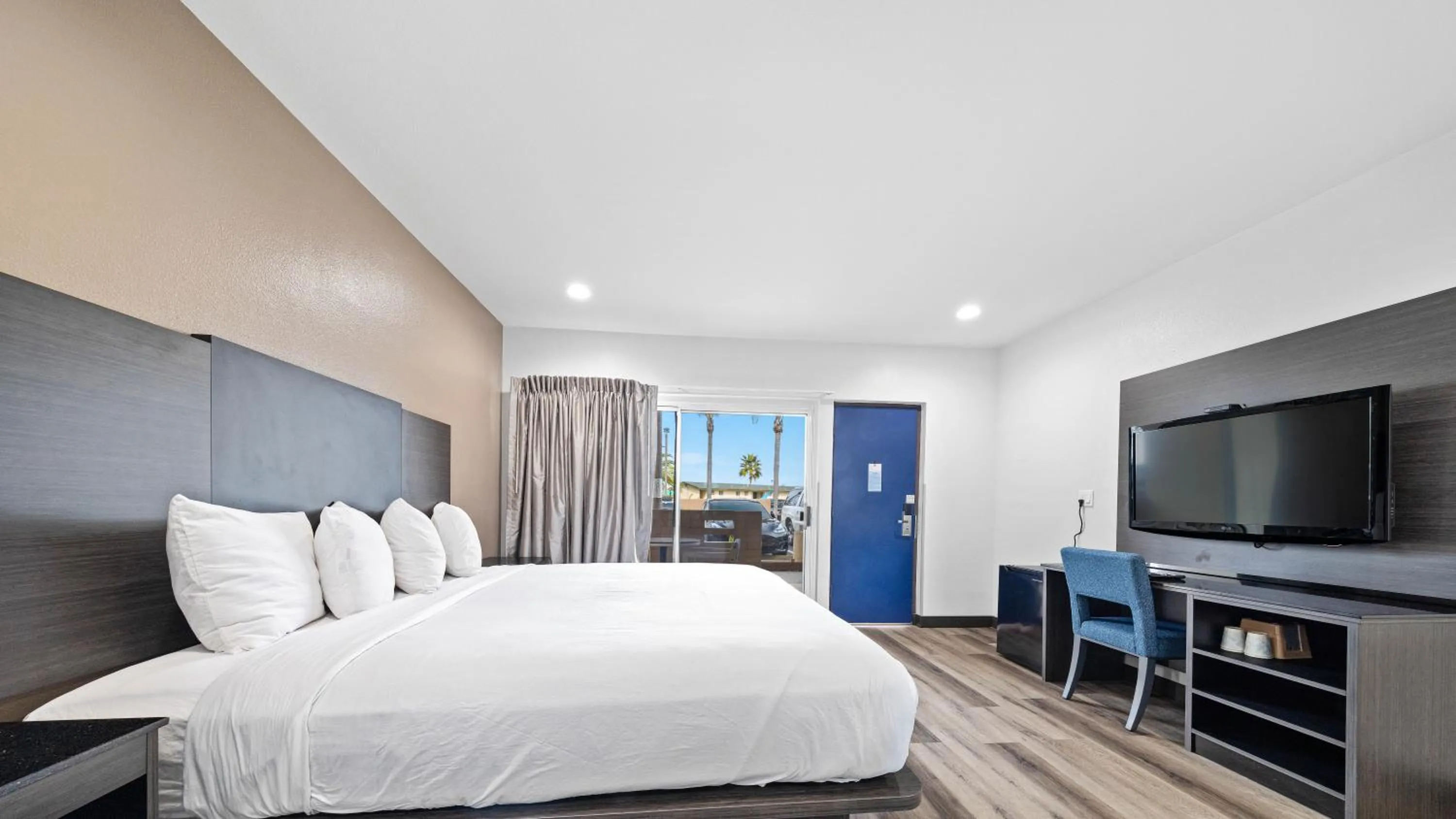 Bed in Oceanside, CA – Marina / Camp Pendleton