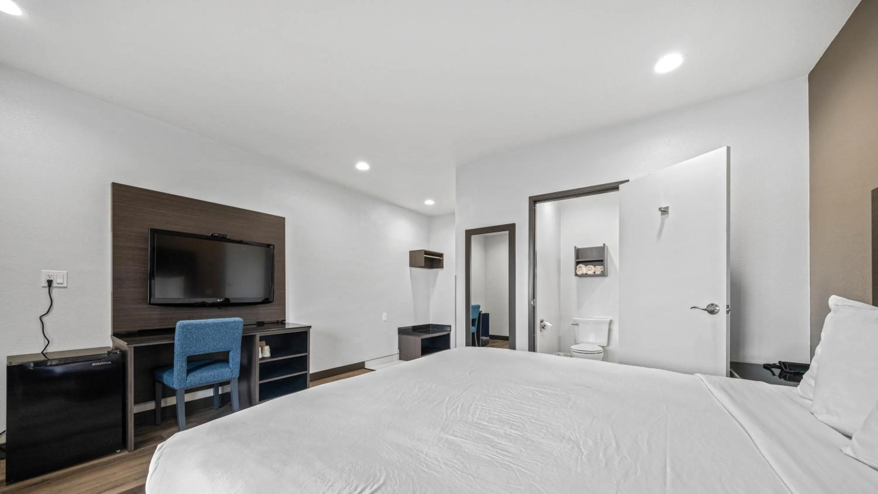 Bed in Oceanside, CA – Marina / Camp Pendleton