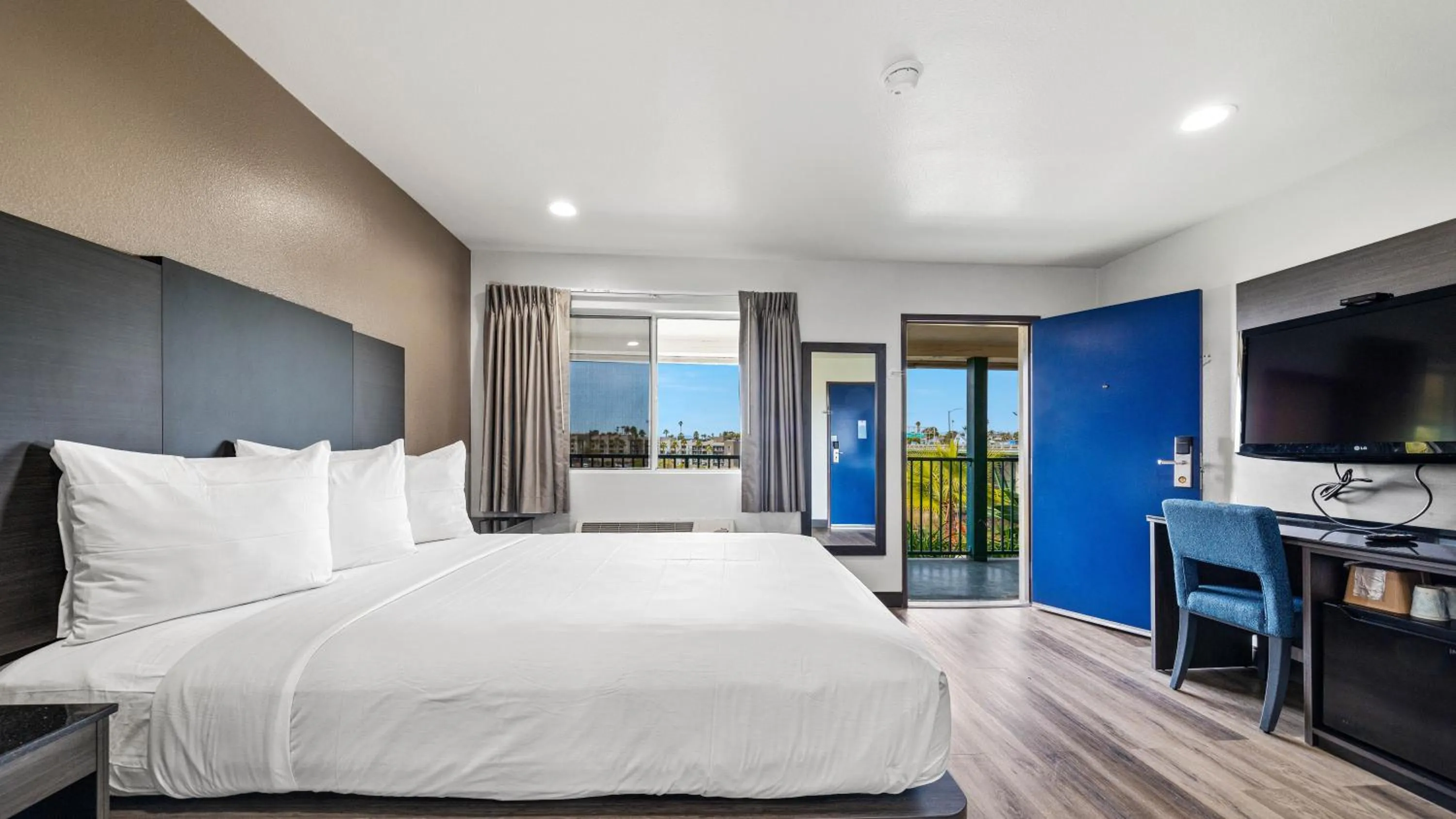 Bed in Oceanside, CA – Marina / Camp Pendleton