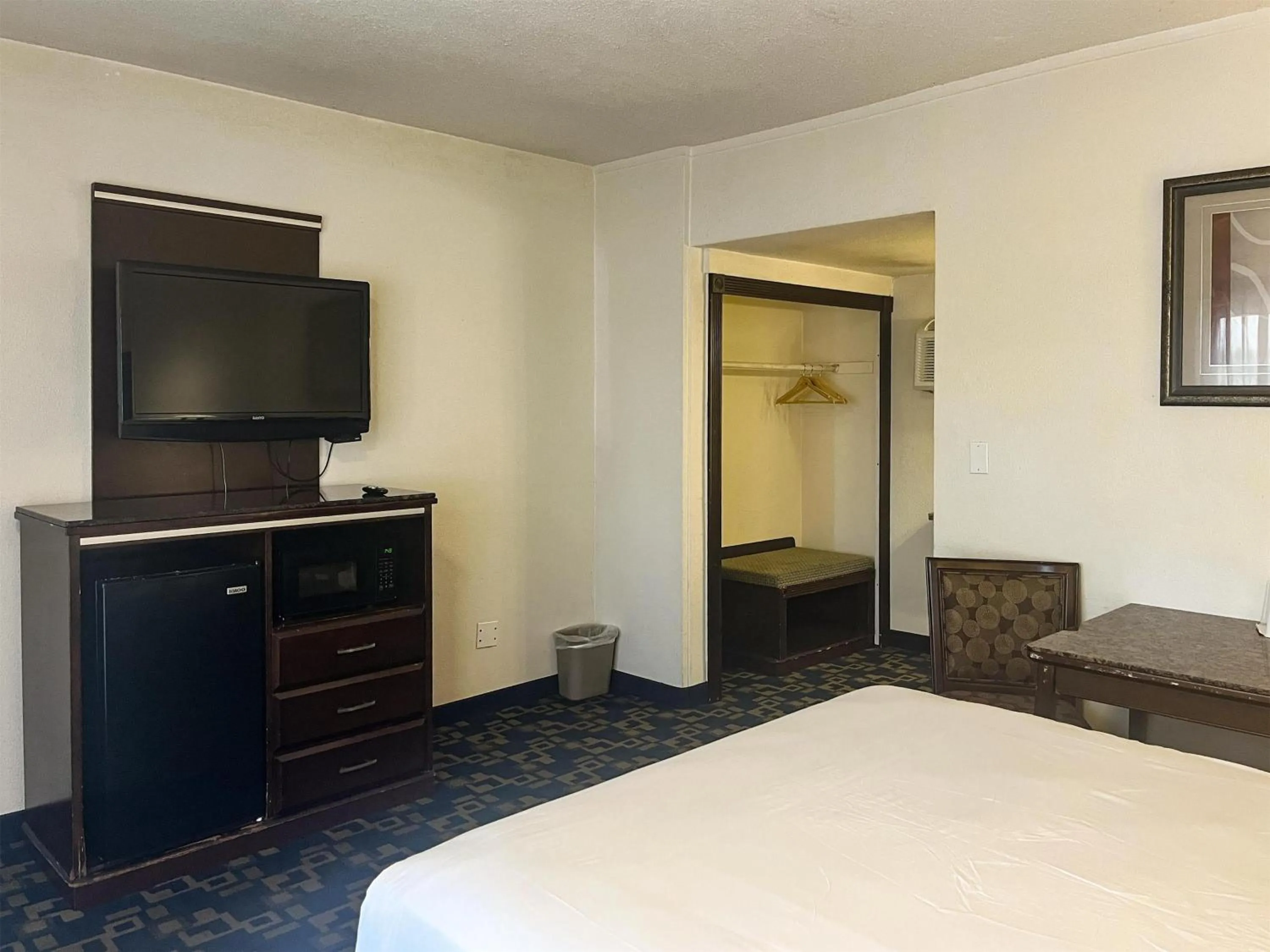 Bedroom, Bed in Oceanside, CA – Marina / Camp Pendleton