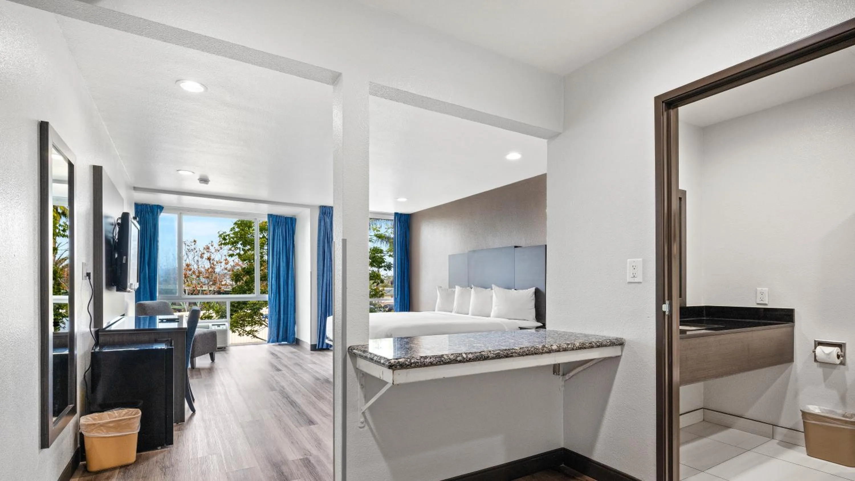 Bed in Oceanside, CA – Marina / Camp Pendleton