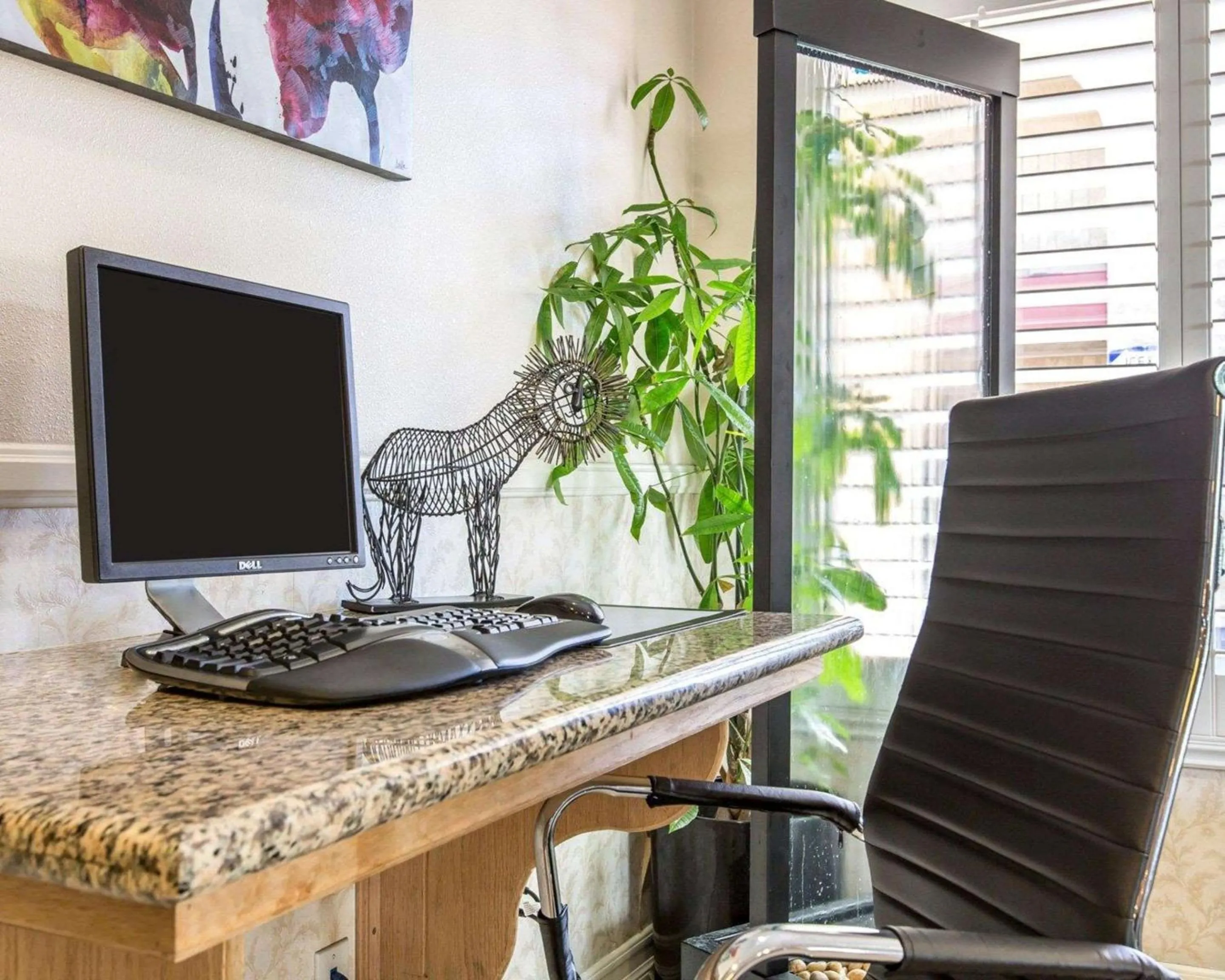 Business facilities in Rodeway Inn & Suites Colton-Riverside