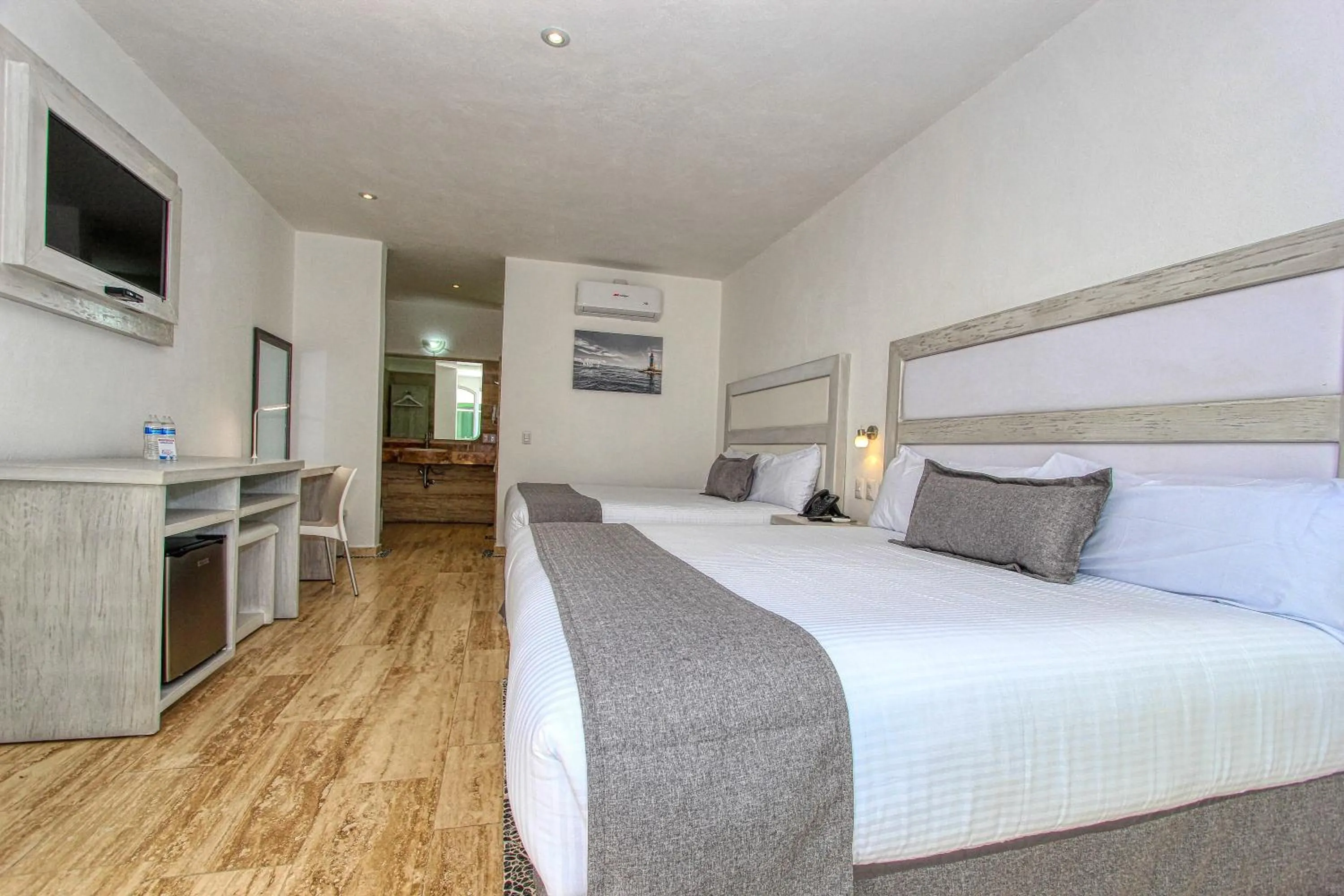 Bed in Hotel Splash Inn