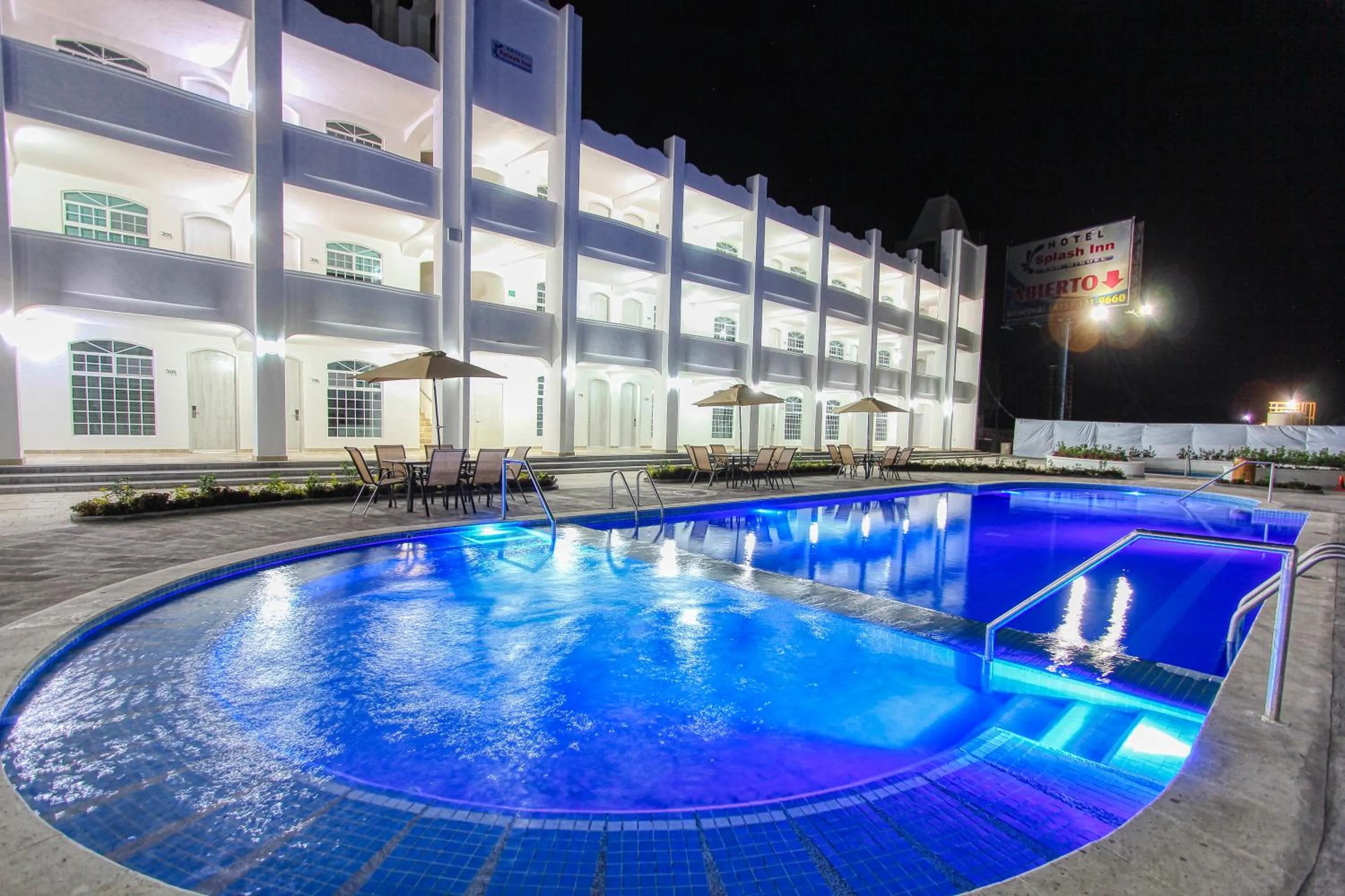 Property building in Hotel Splash Inn