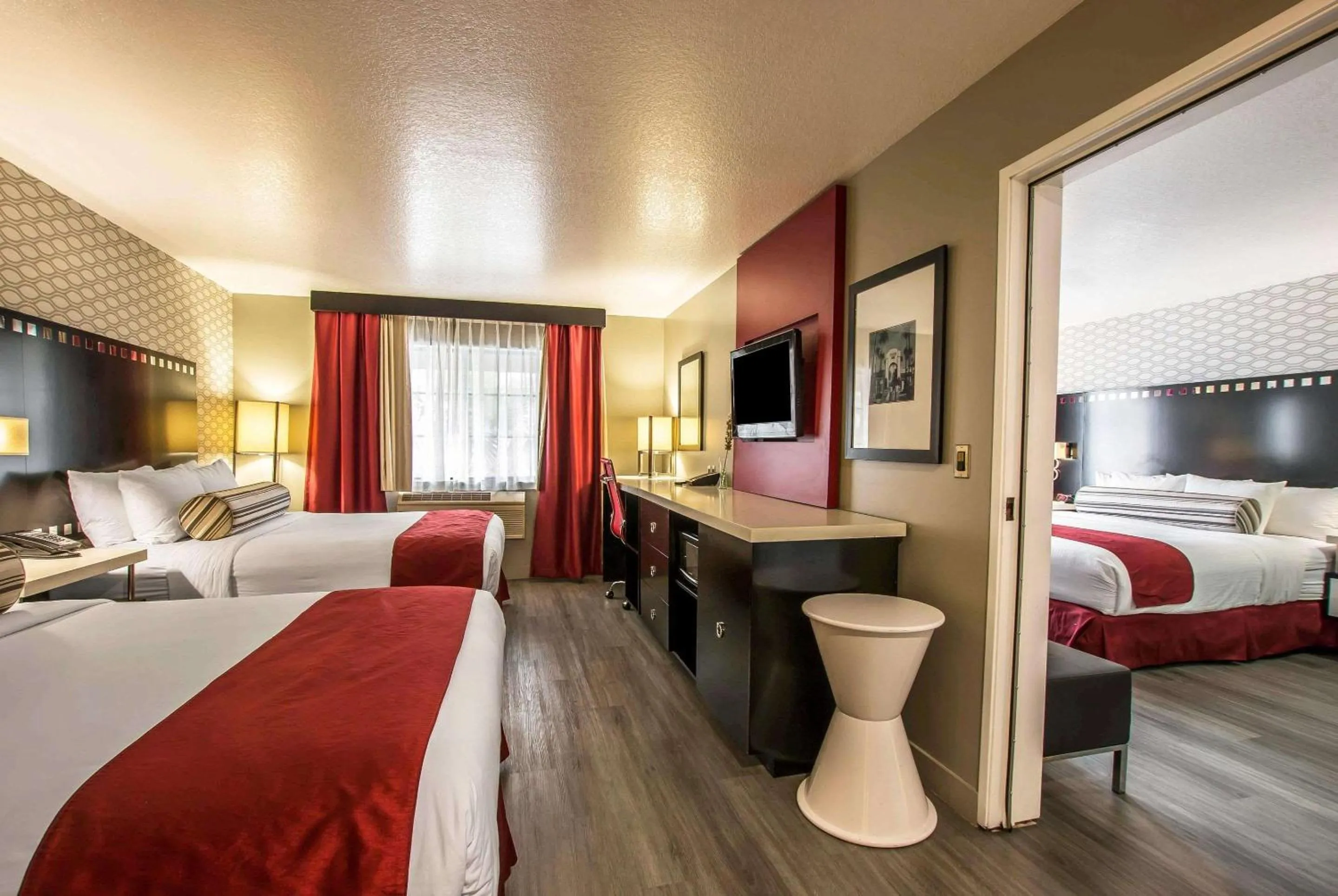 Bedroom, Bed in Tilt Hotel Universal-Hollywood, an Ascend Collection Hotel