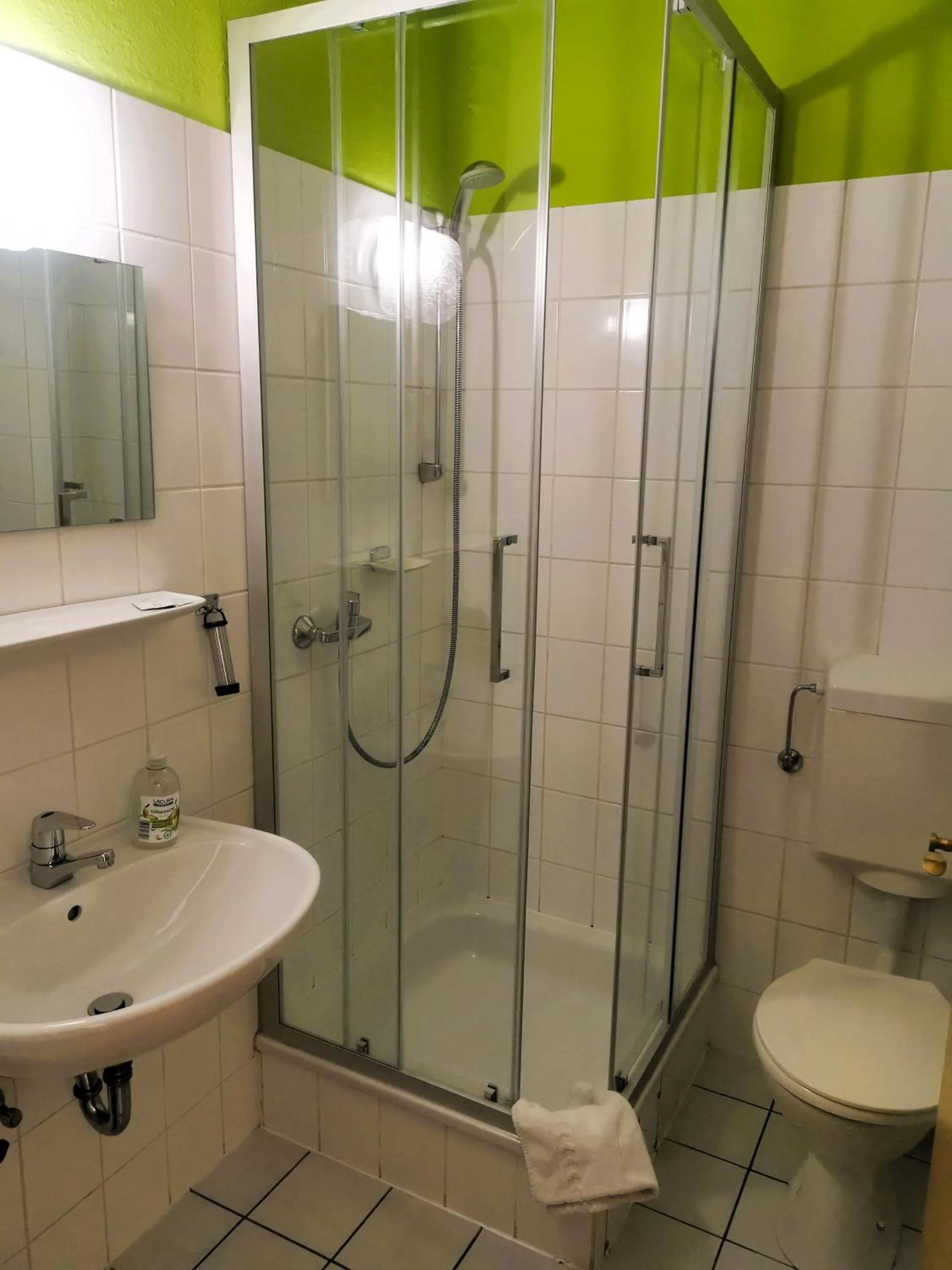 Bathroom in Hotel Arheilger Hof