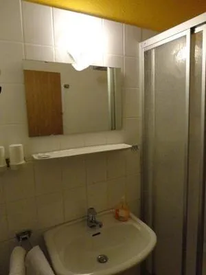 Bathroom in Hotel Arheilger Hof