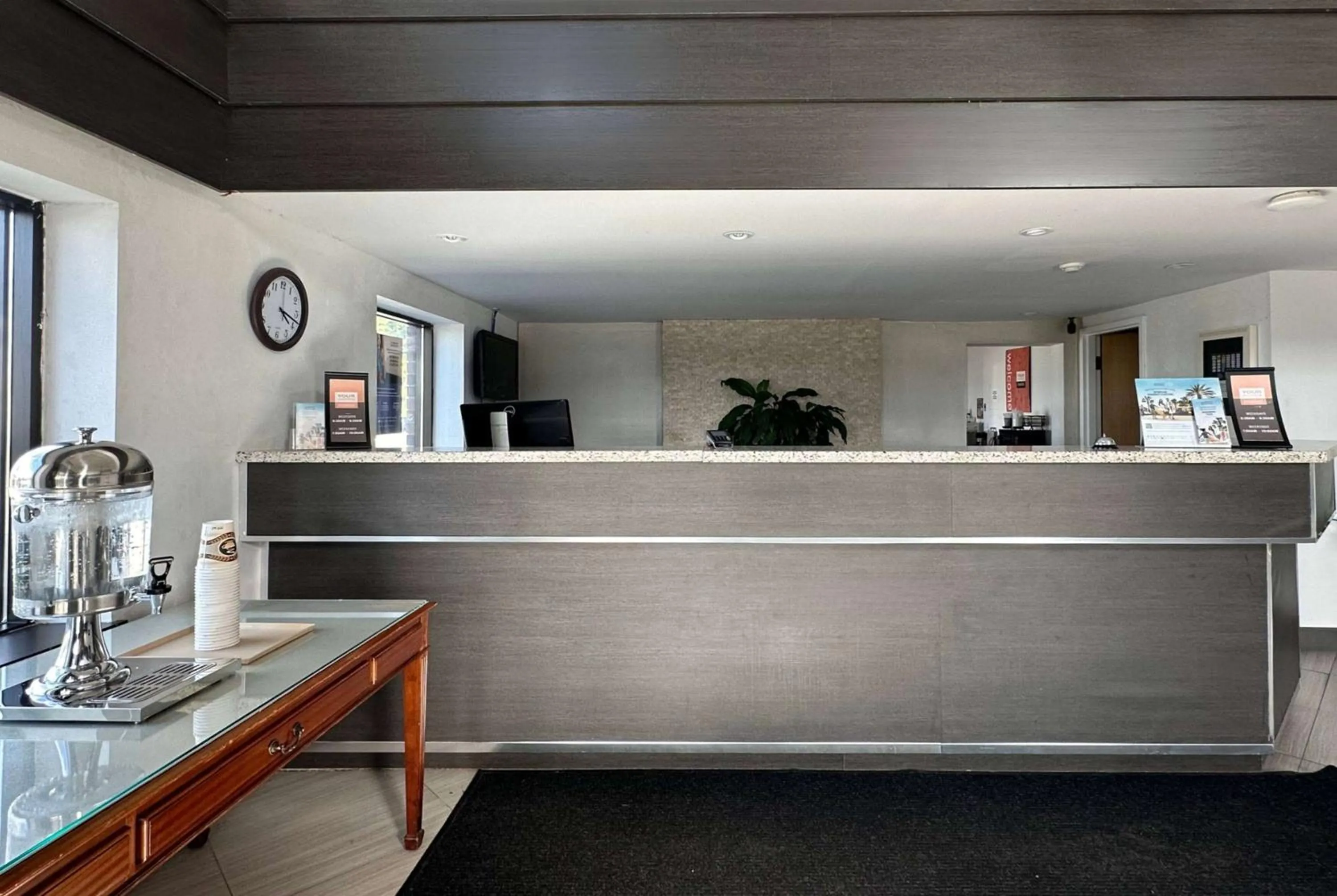 Lobby or reception in Travelodge by Wyndham Welland