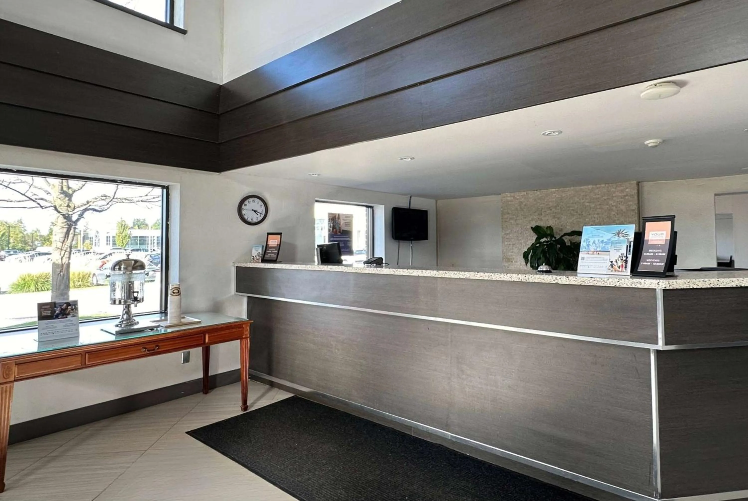 Lobby or reception in Travelodge by Wyndham Welland