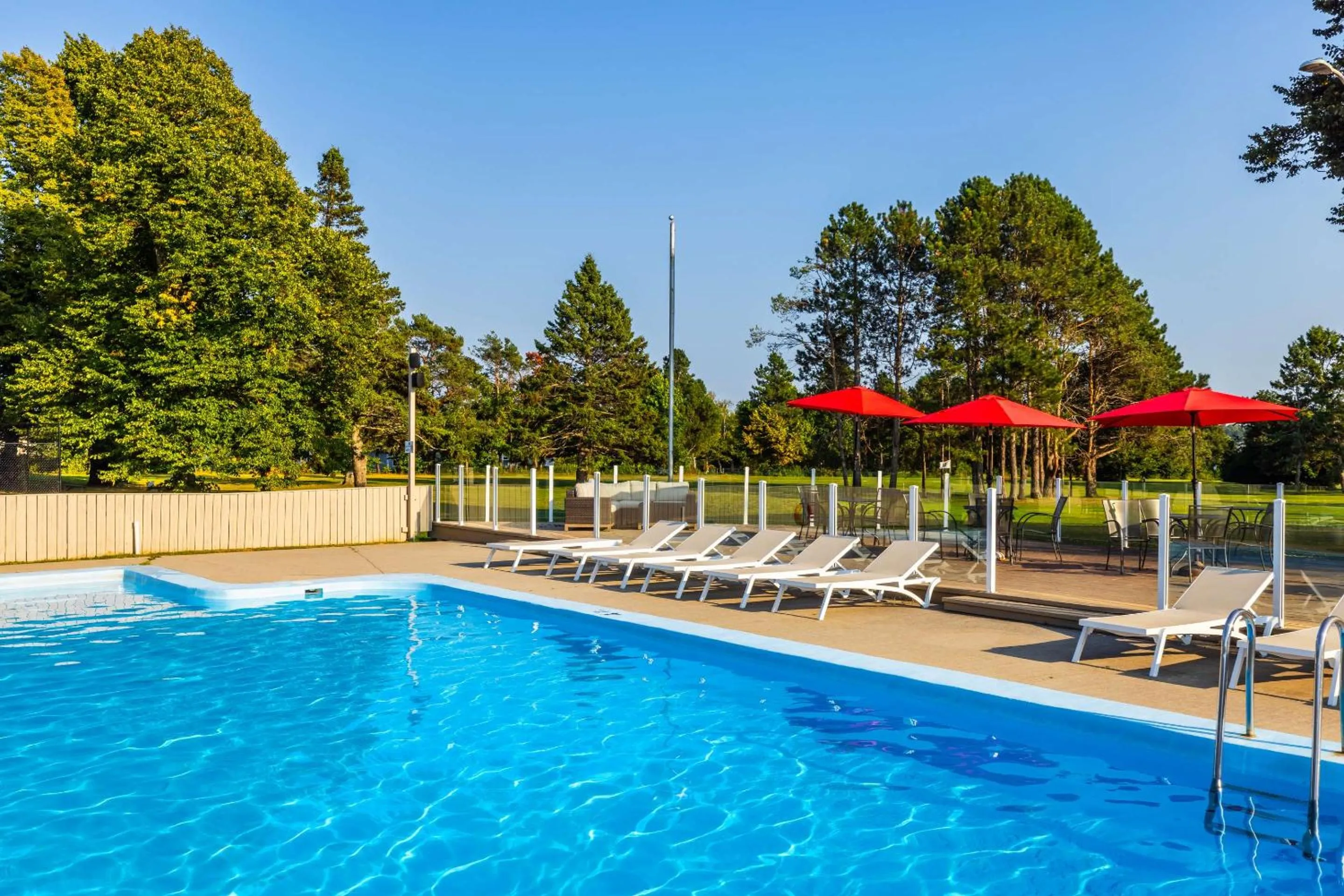 Swimming pool in Quality Inn & Suites Garden of the Gulf