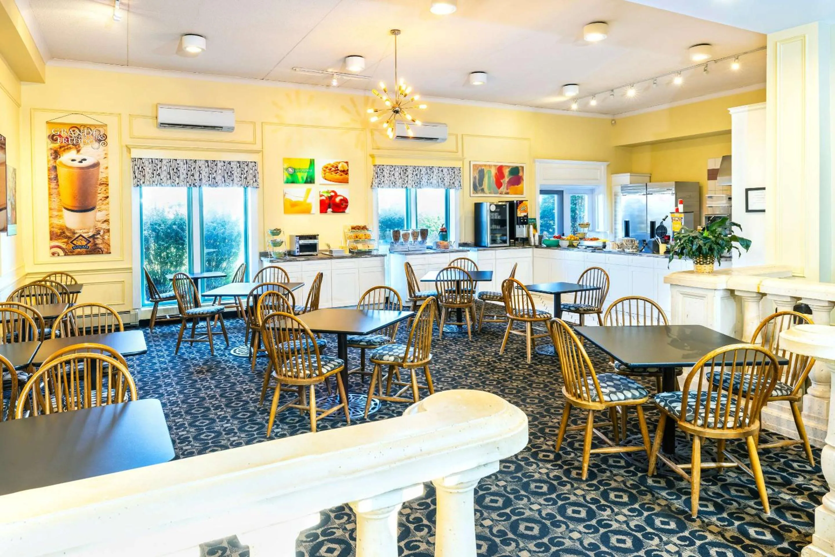 Breakfast in Quality Inn & Suites Garden of the Gulf