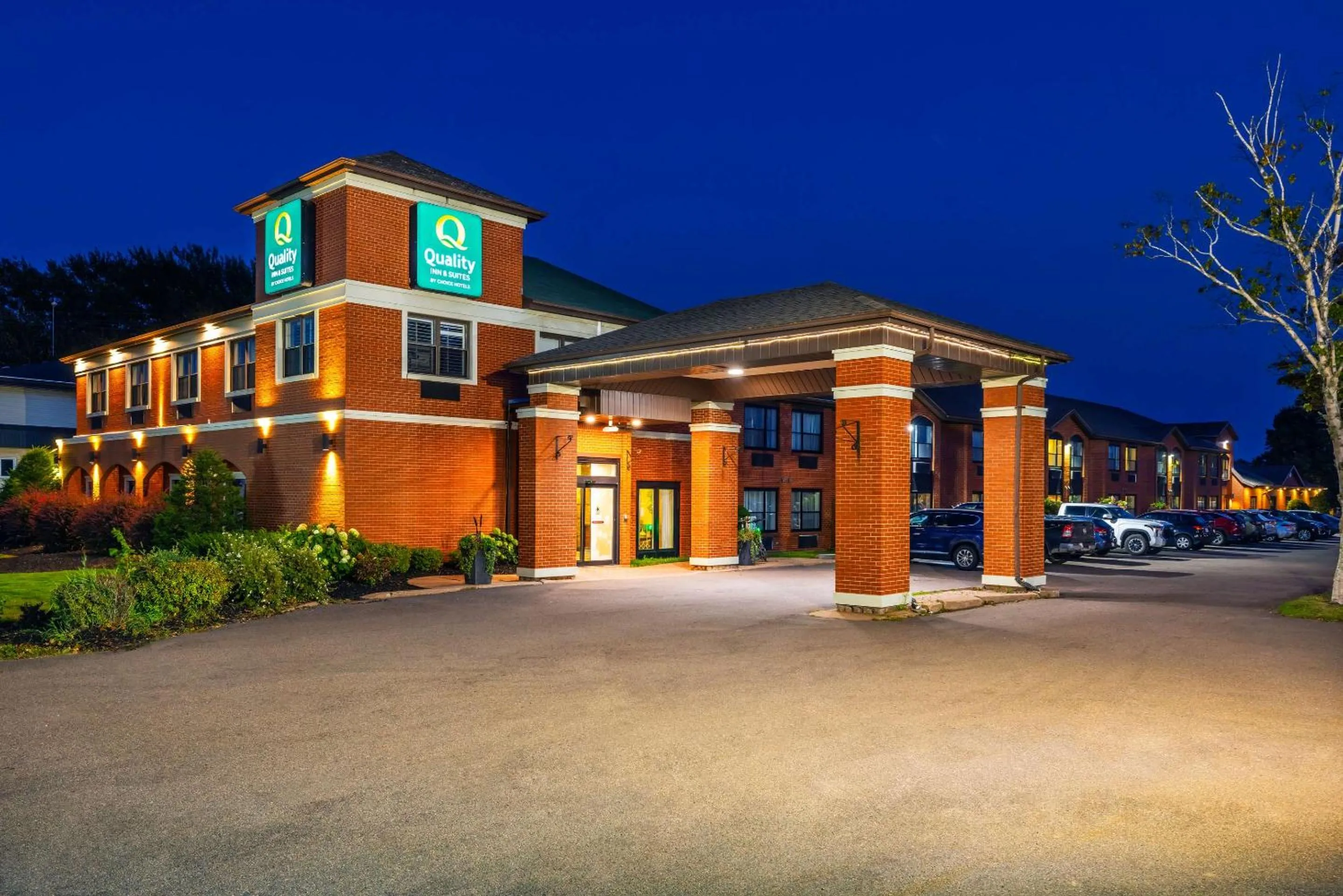 Property building in Quality Inn & Suites Garden of the Gulf