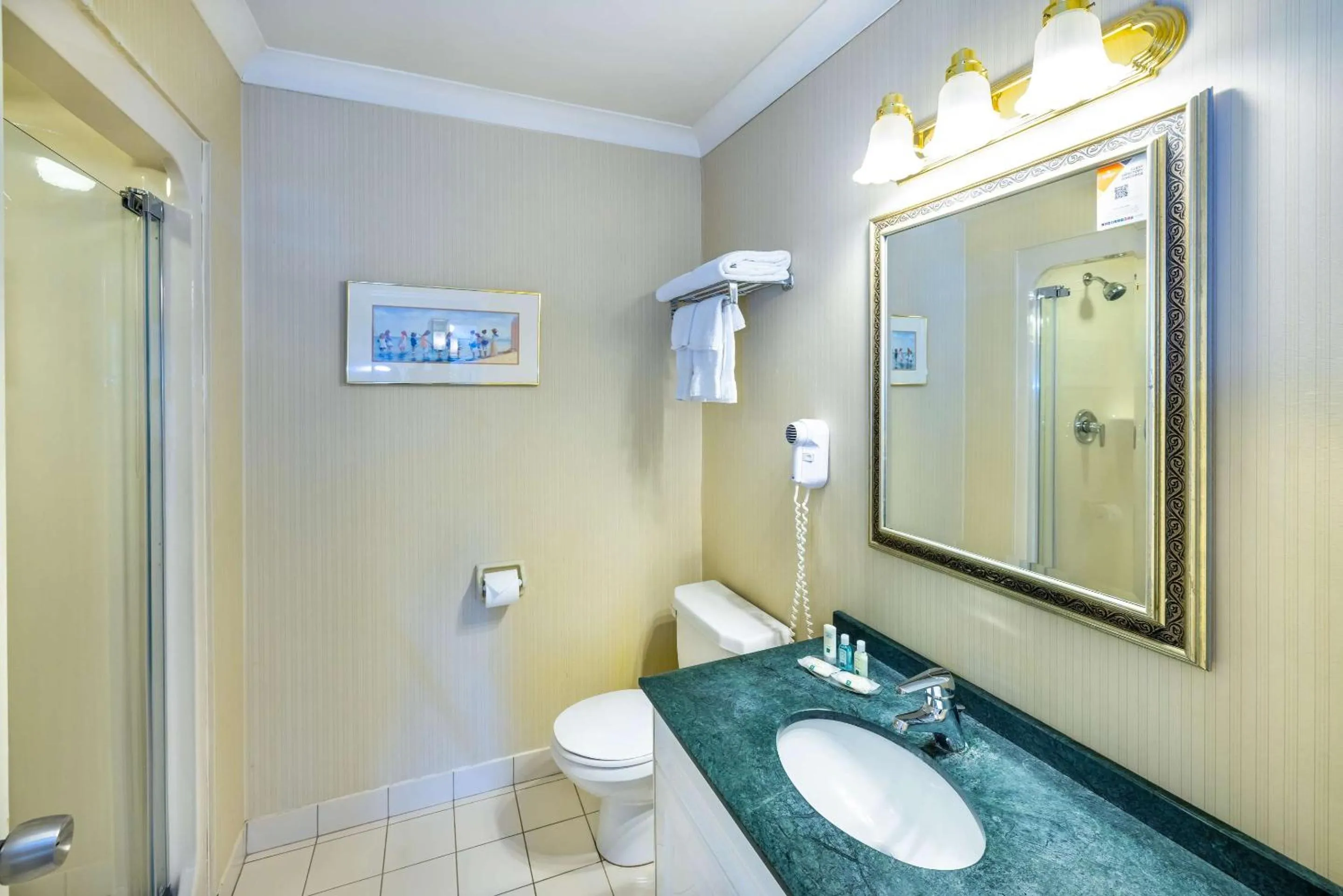 Bedroom in Quality Inn & Suites Garden of the Gulf