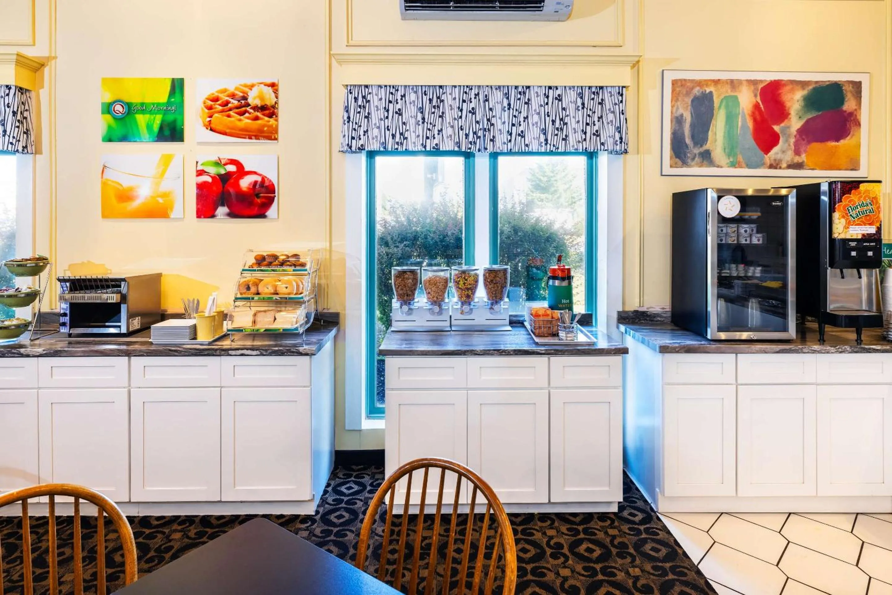 Breakfast in Quality Inn & Suites Garden of the Gulf