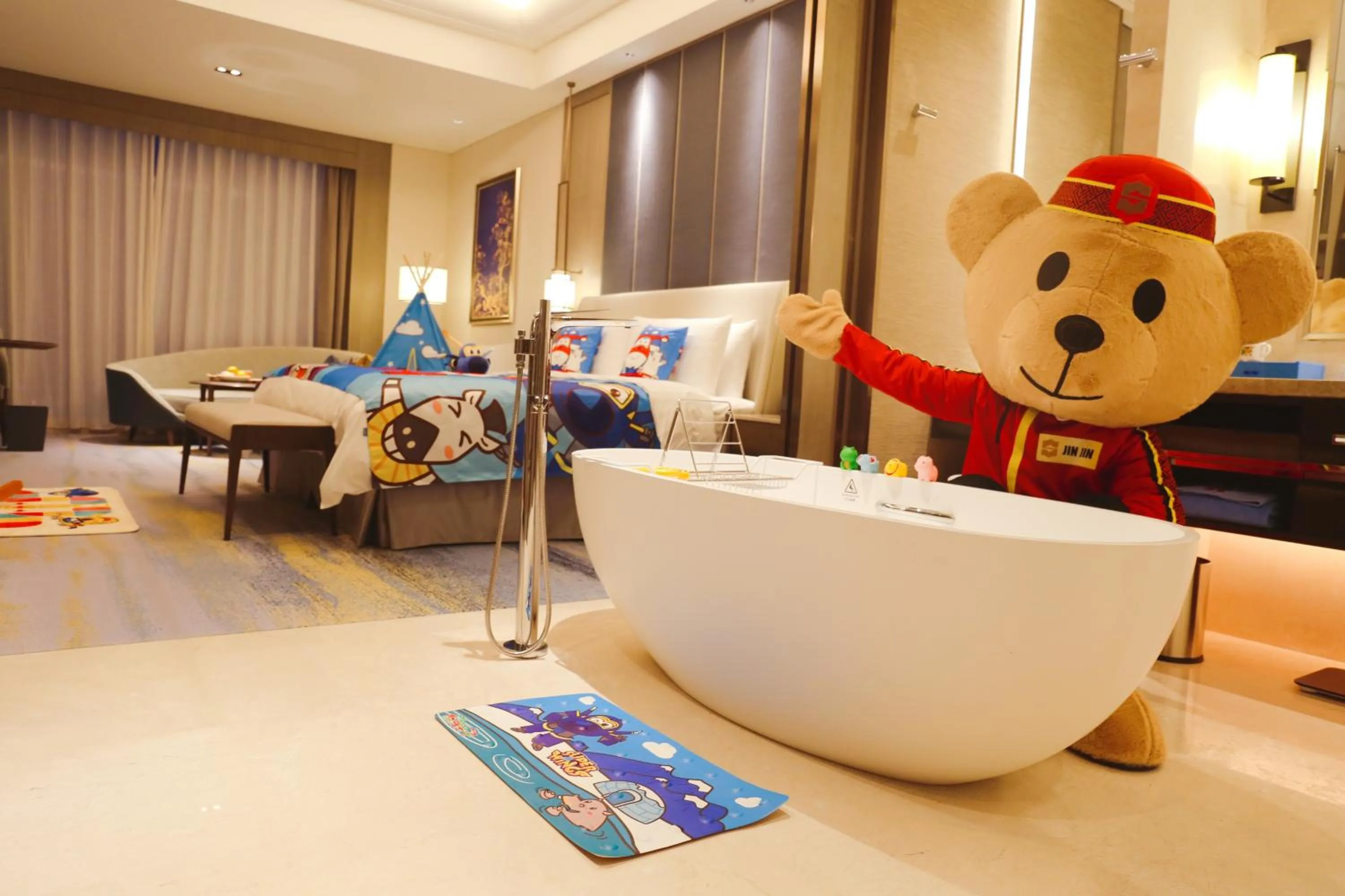 children in Shangri-La Yuanqu, Suzhou