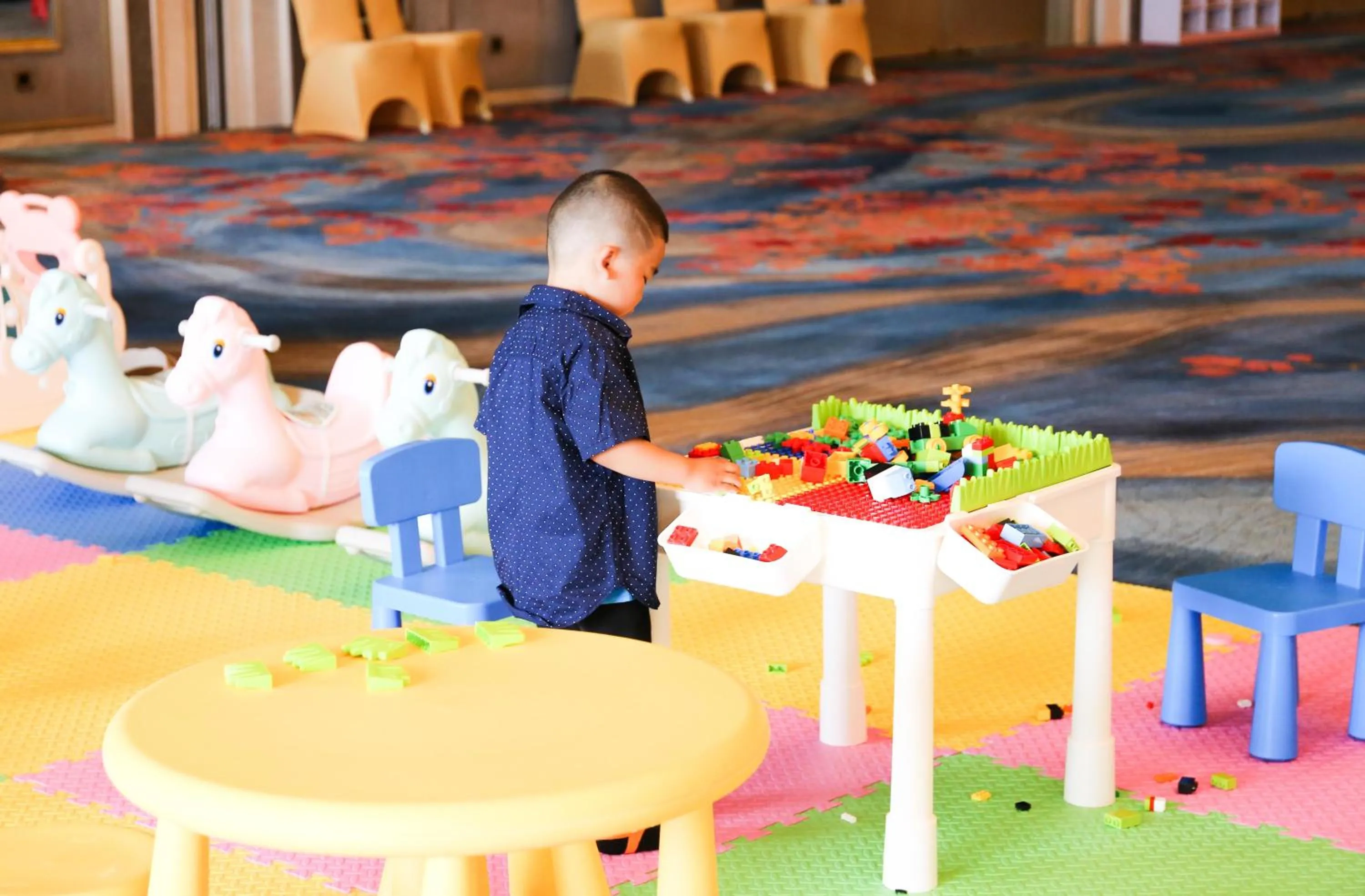 Family in Shangri-La Yuanqu, Suzhou