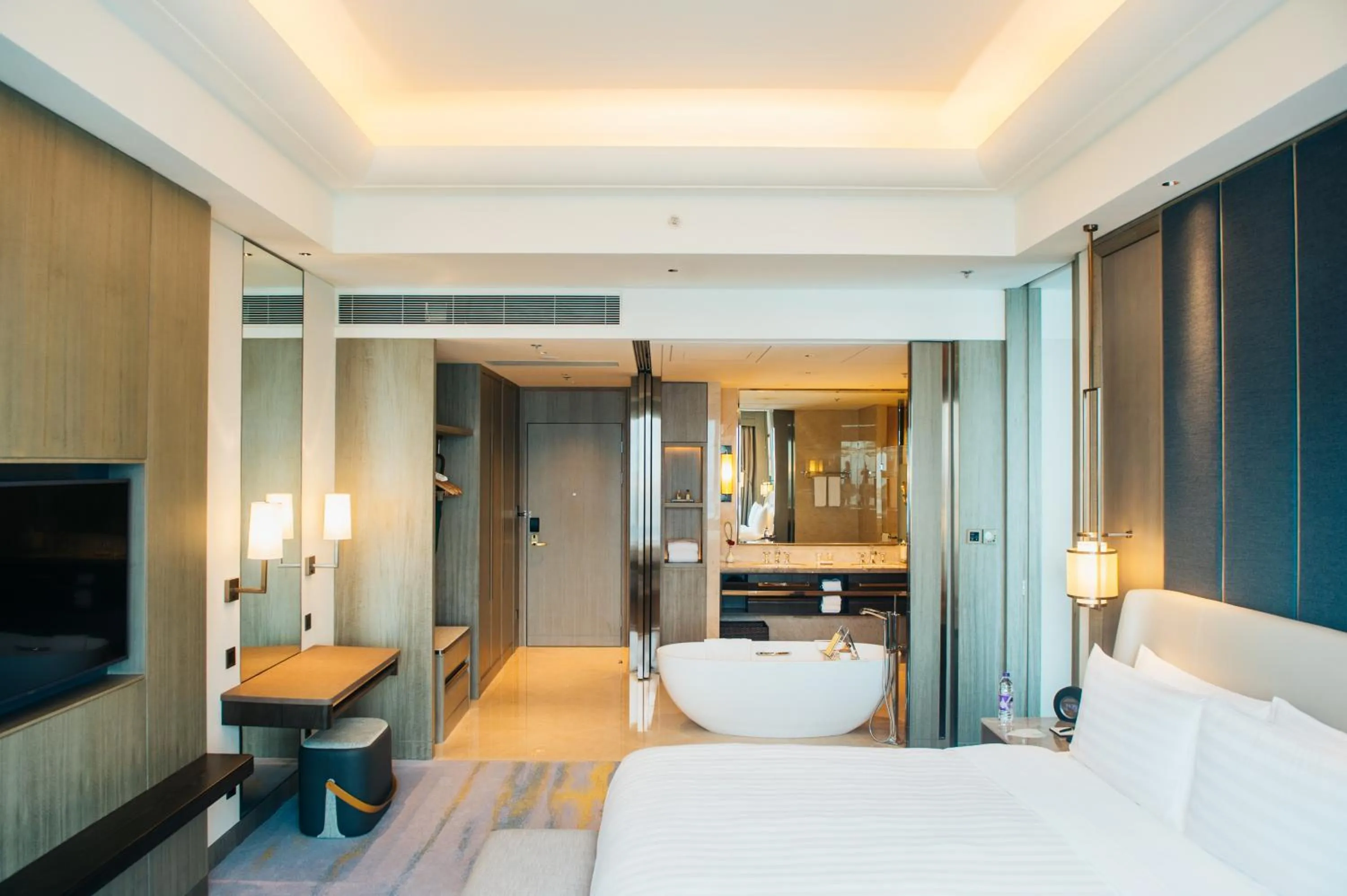 Photo of the whole room, Bed in Shangri-La Yuanqu, Suzhou