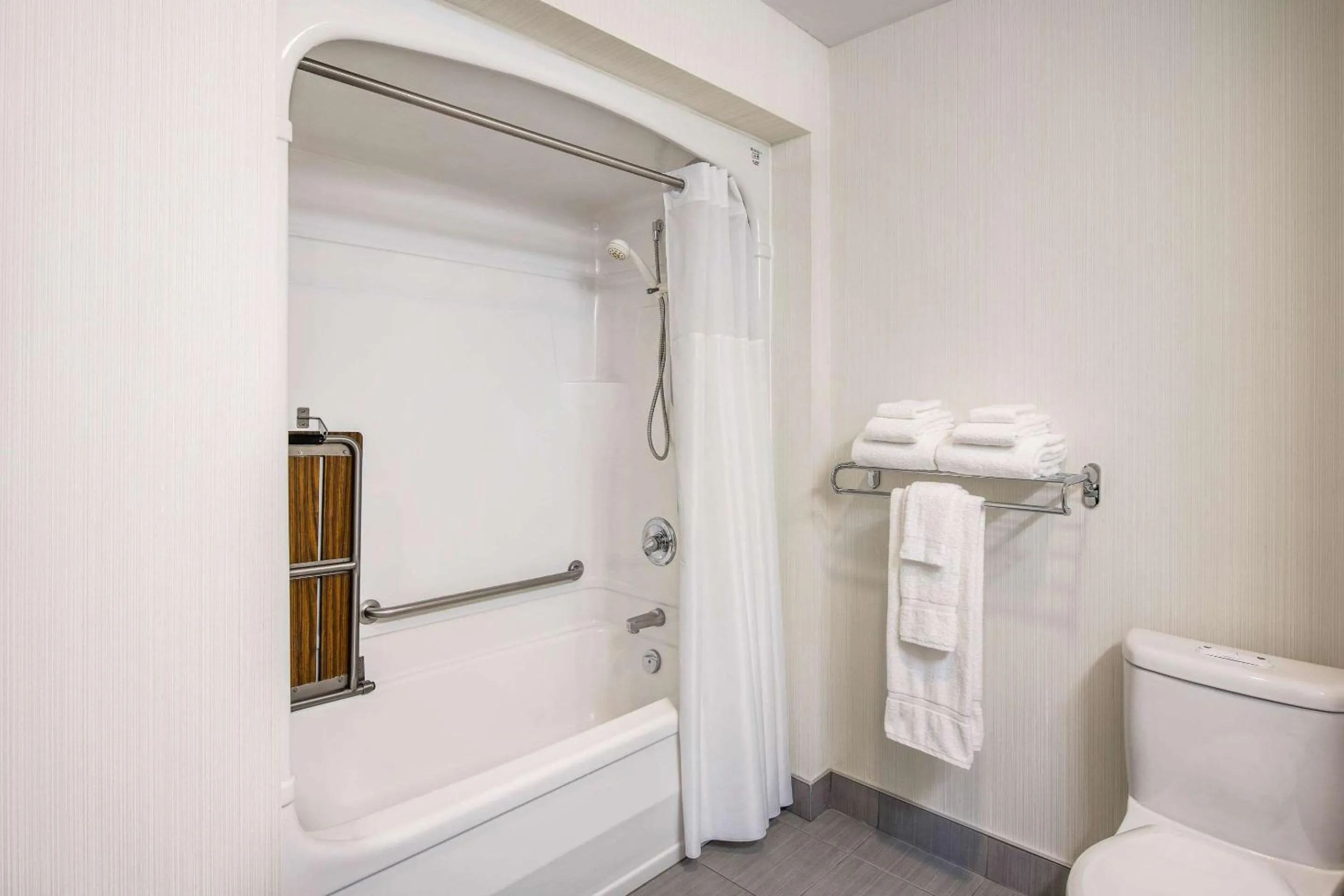 Bedroom, Bathroom in Clarion Hotel & Suites