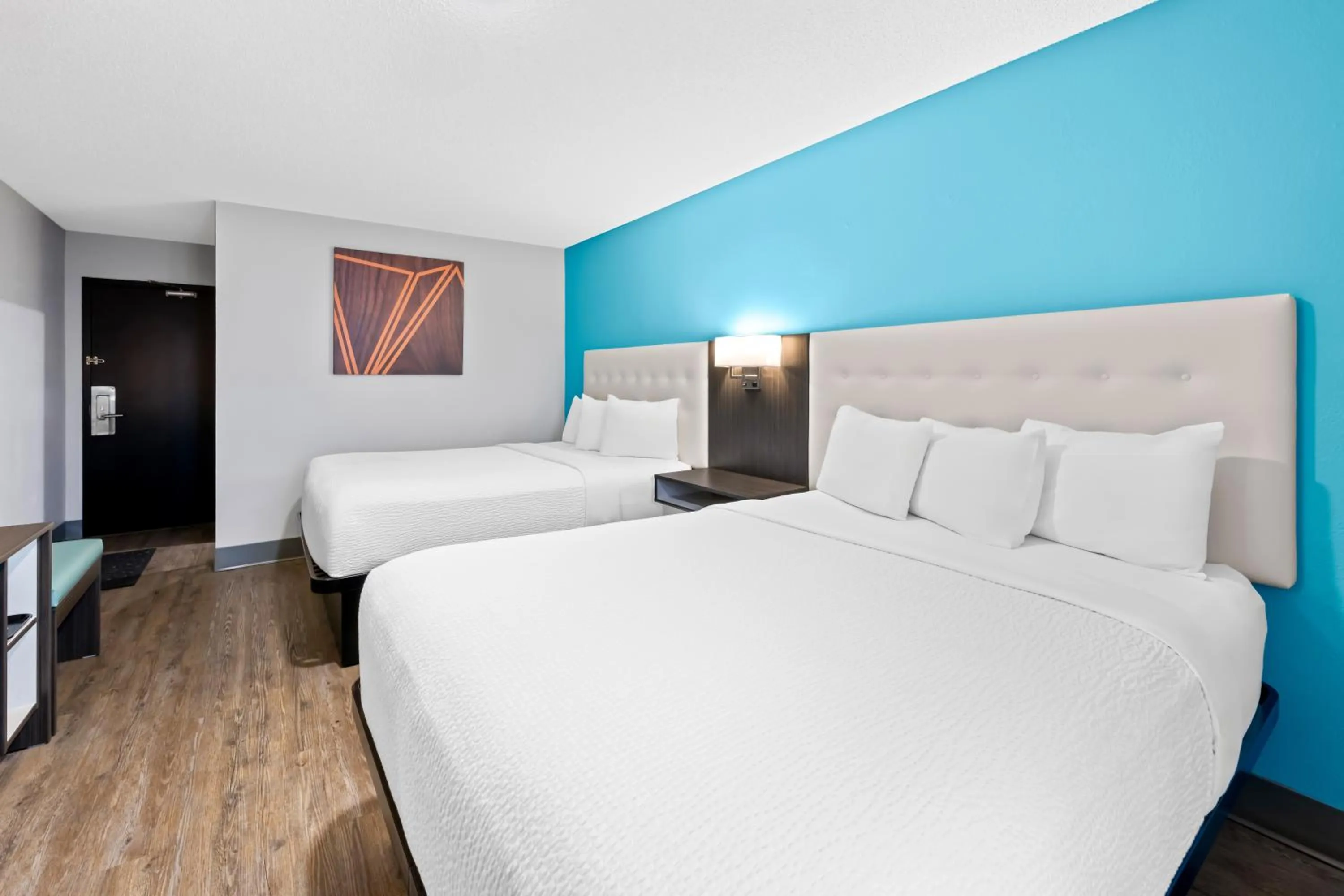 Bed in Howard Johnson by Wyndham Thunder Bay