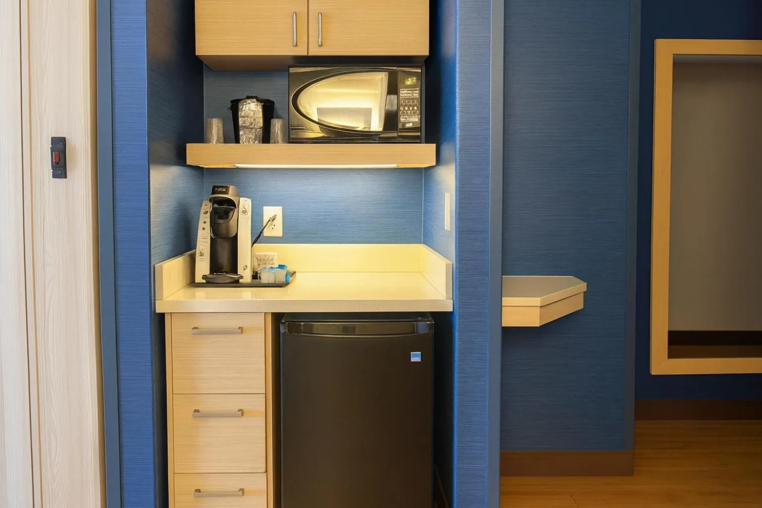 Coffee/tea facilities in Holiday Inn Express & Suites Halifax - Bedford by IHG