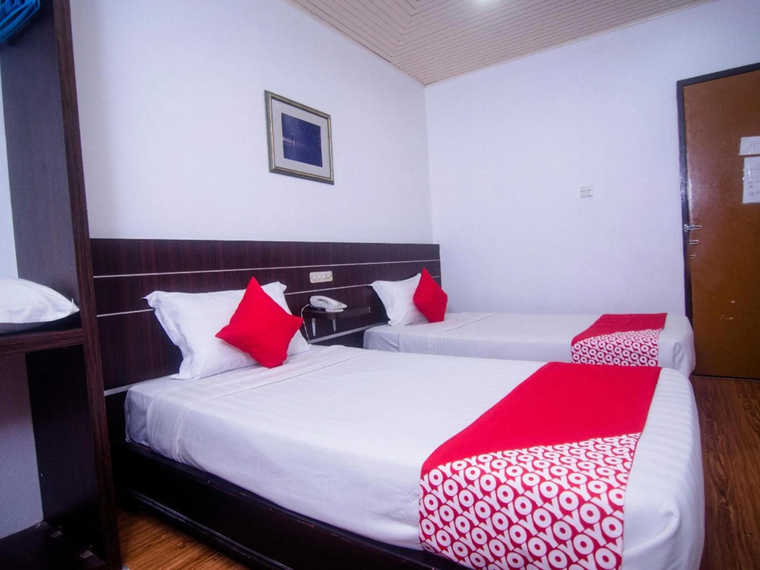 Photo of the whole room, Bed in Hotel O Mayfair Hotel