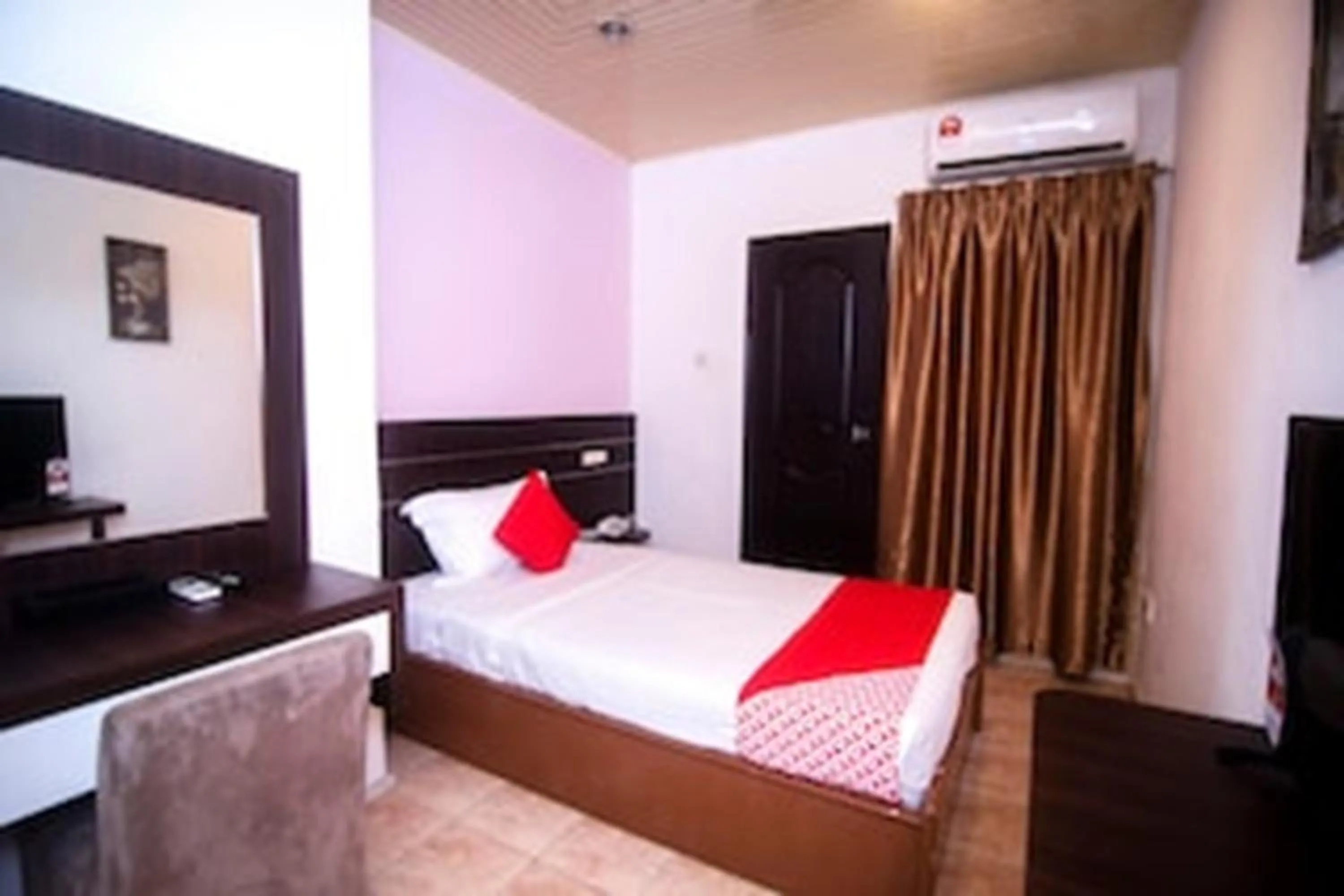 Photo of the whole room, Bed in Hotel O Mayfair Hotel