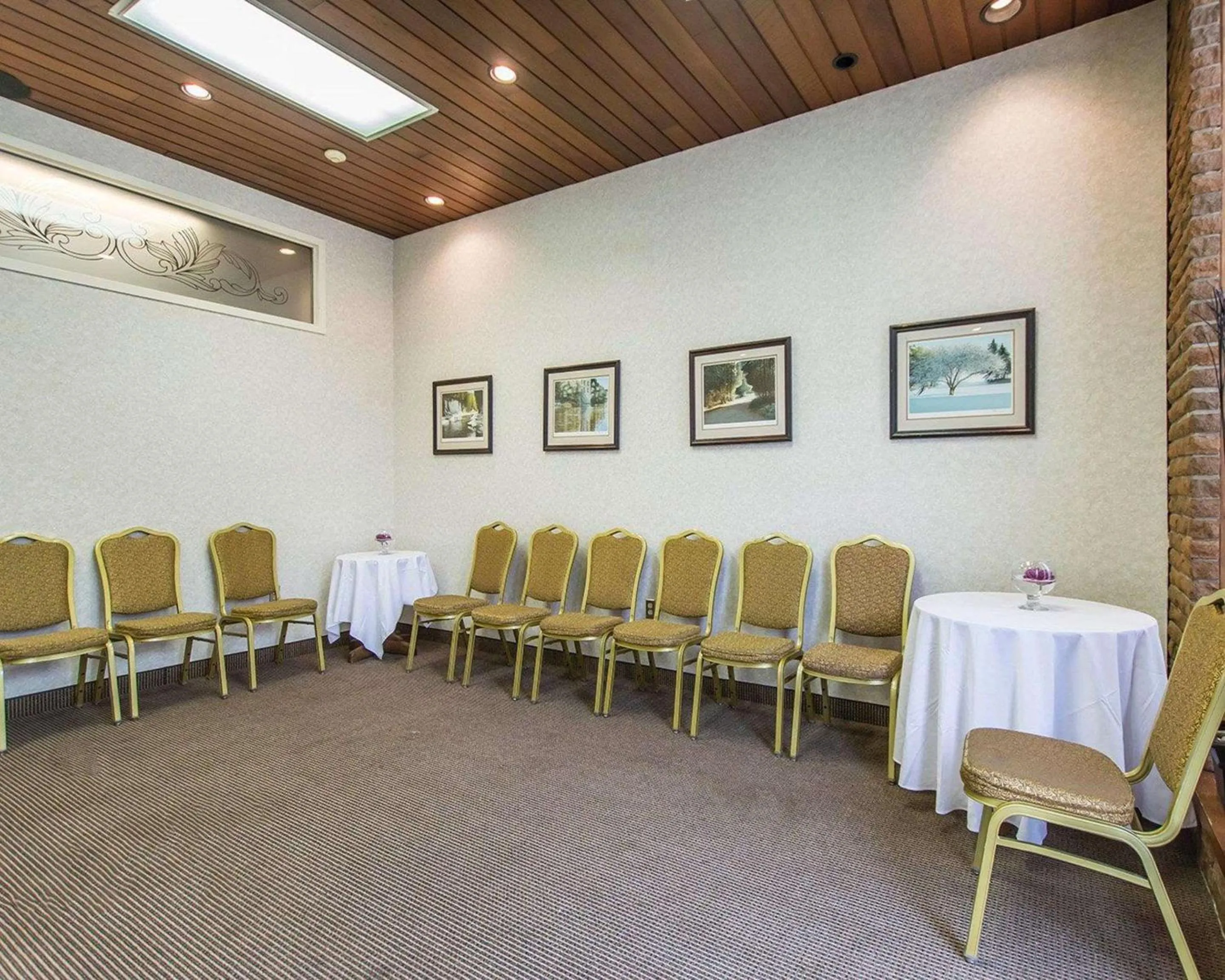 Meeting/conference room in Quality Inn & Suites Downtown