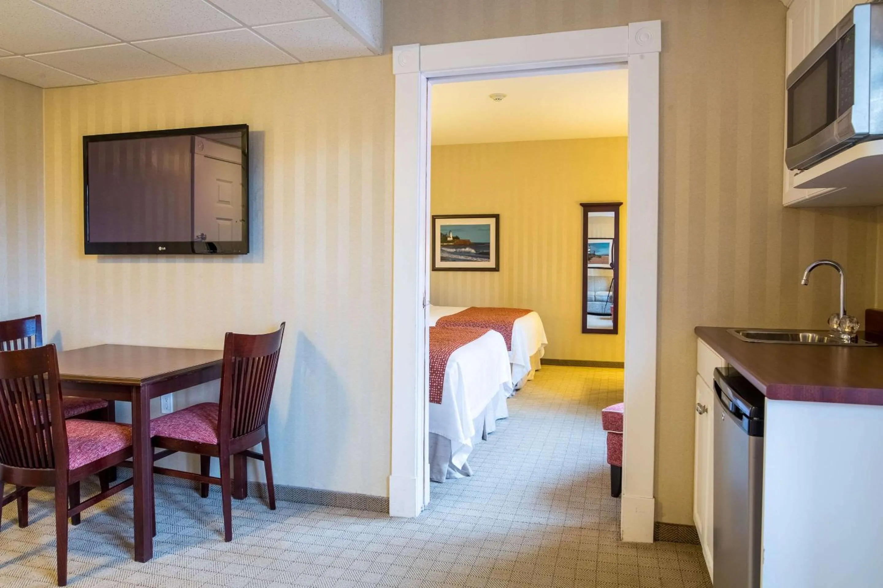 Bedroom, Bed in Quality Inn & Suites Downtown