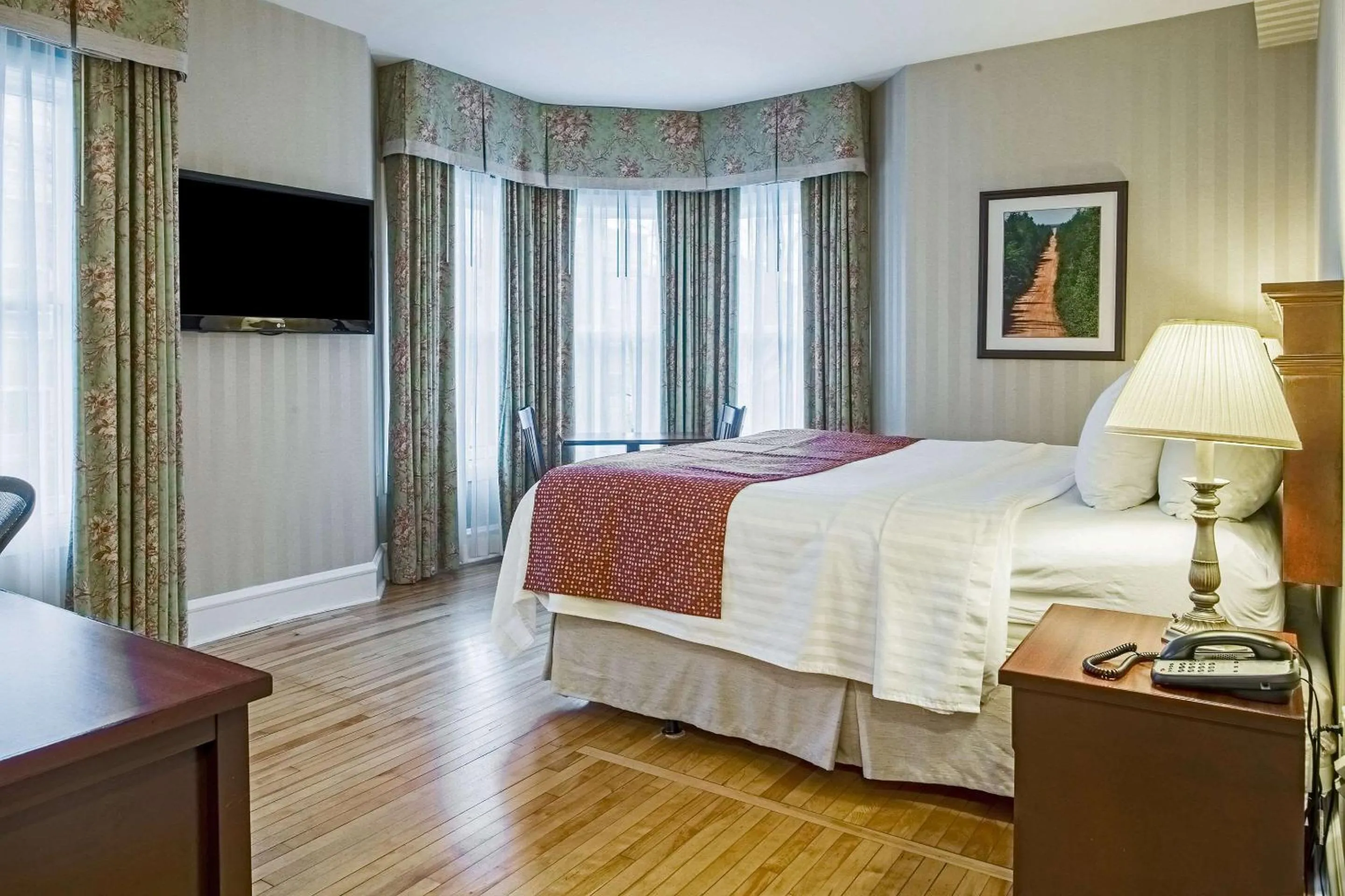 Bedroom, Bed in Quality Inn & Suites Downtown