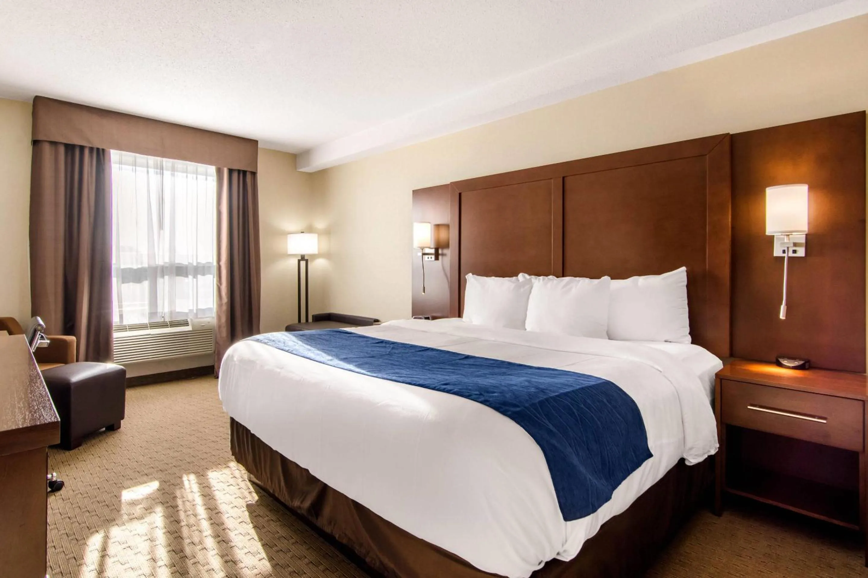 Bedroom, Bed in Comfort Inn & Suites