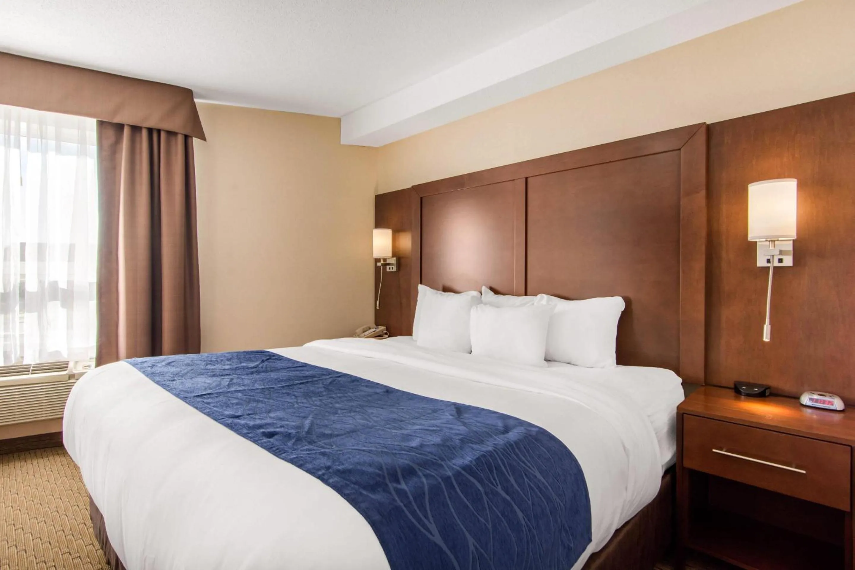 Bedroom, Bed in Comfort Inn & Suites