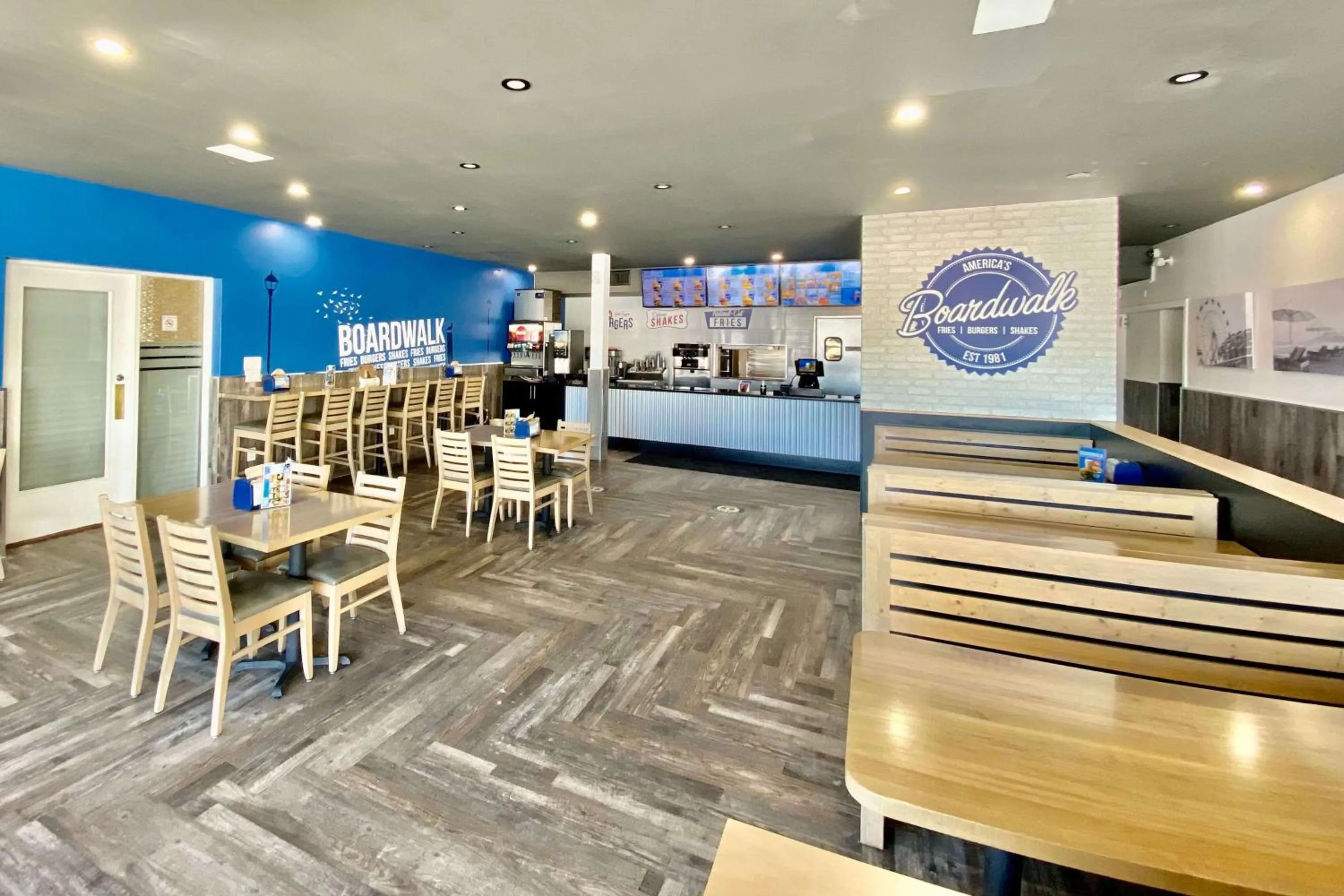 Restaurant/places to eat, Bed in Ramada by Wyndham Whitecourt