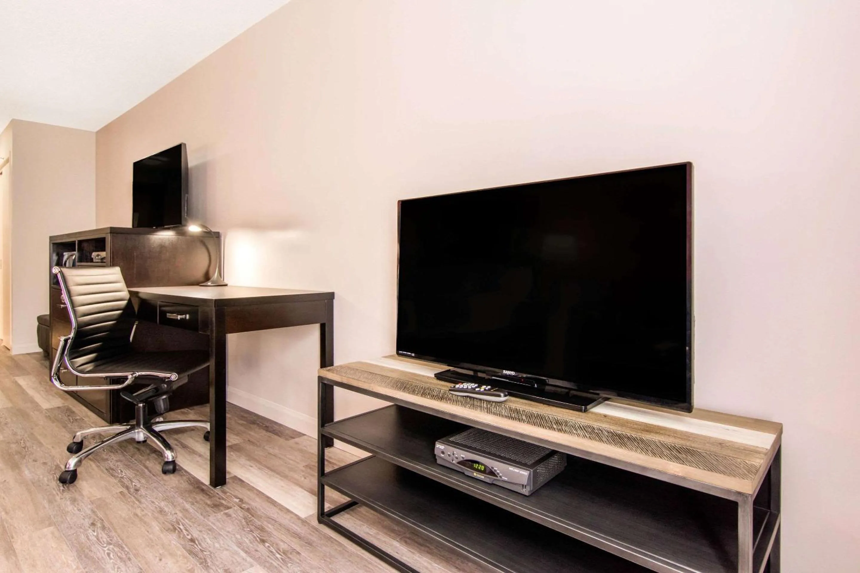 Photo of the whole room in Econo Lodge Inn & Suites