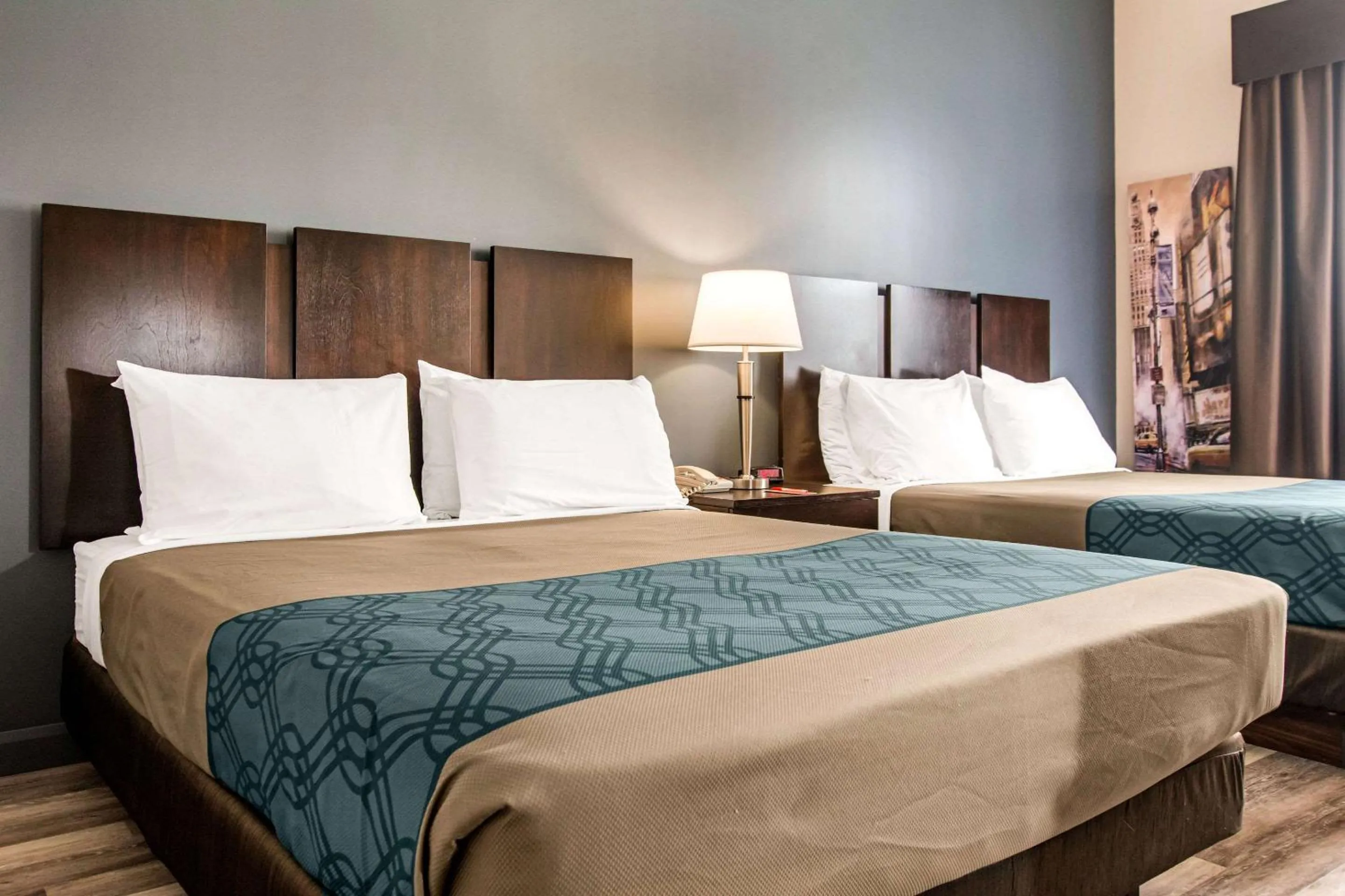 Photo of the whole room, Bed in Econo Lodge Inn & Suites