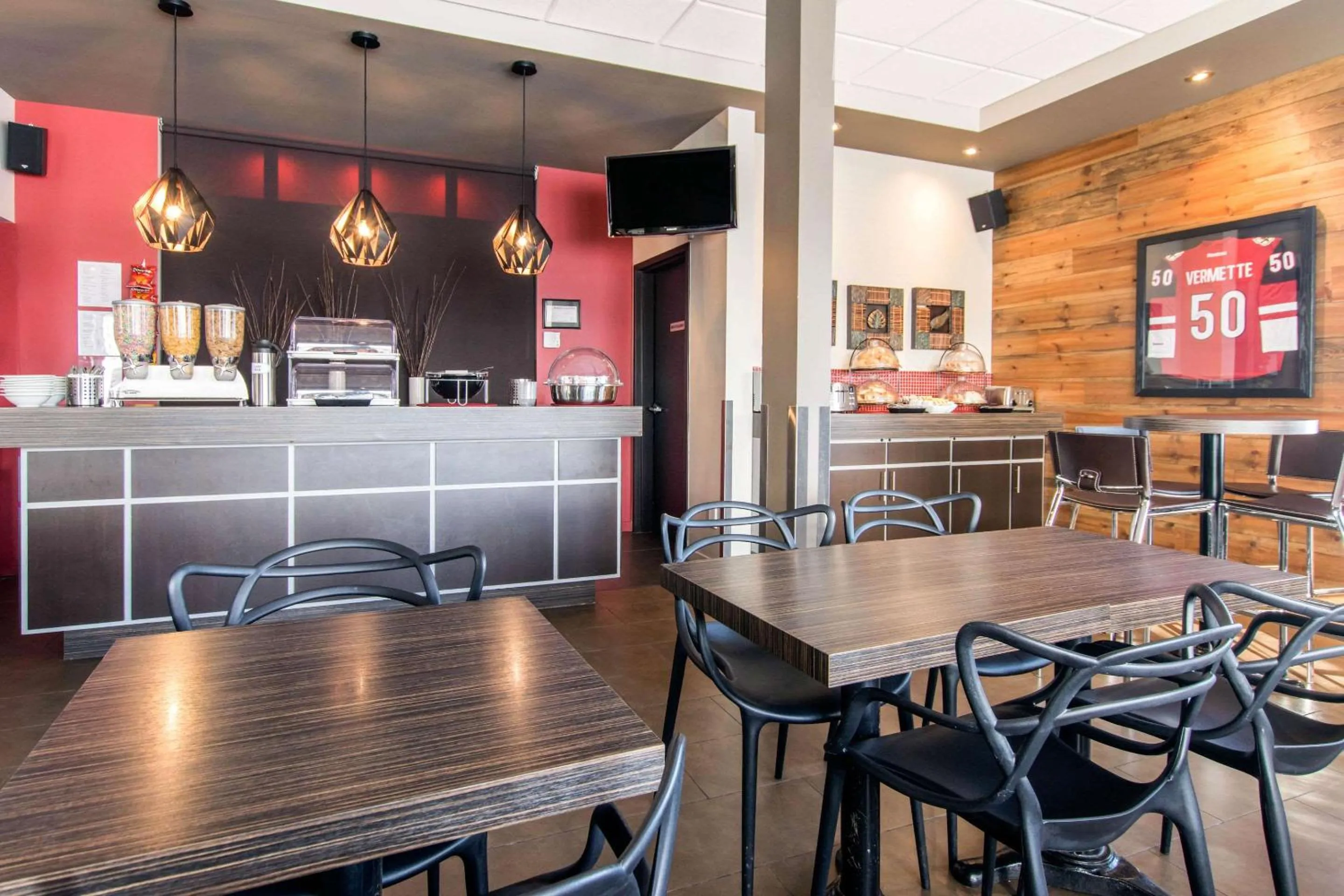 Restaurant/places to eat in Econo Lodge Inn & Suites