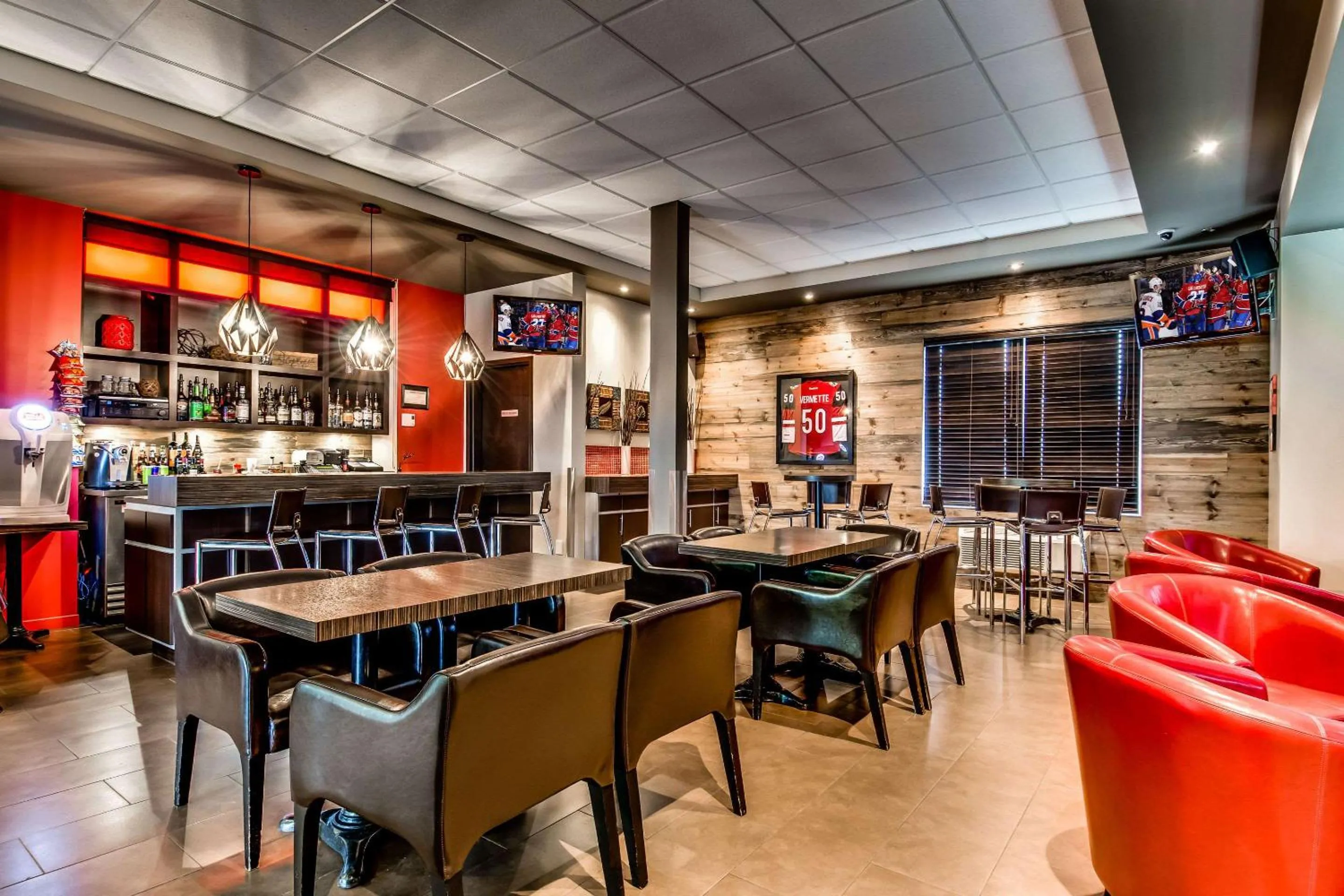 Lounge or bar in Econo Lodge Inn & Suites